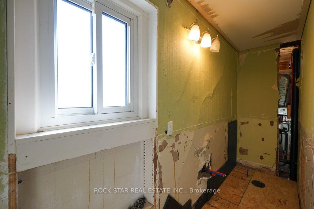 Photo 17 of 405 Upper Wentworth Street, Hamilton, Inch Park — HOMEH