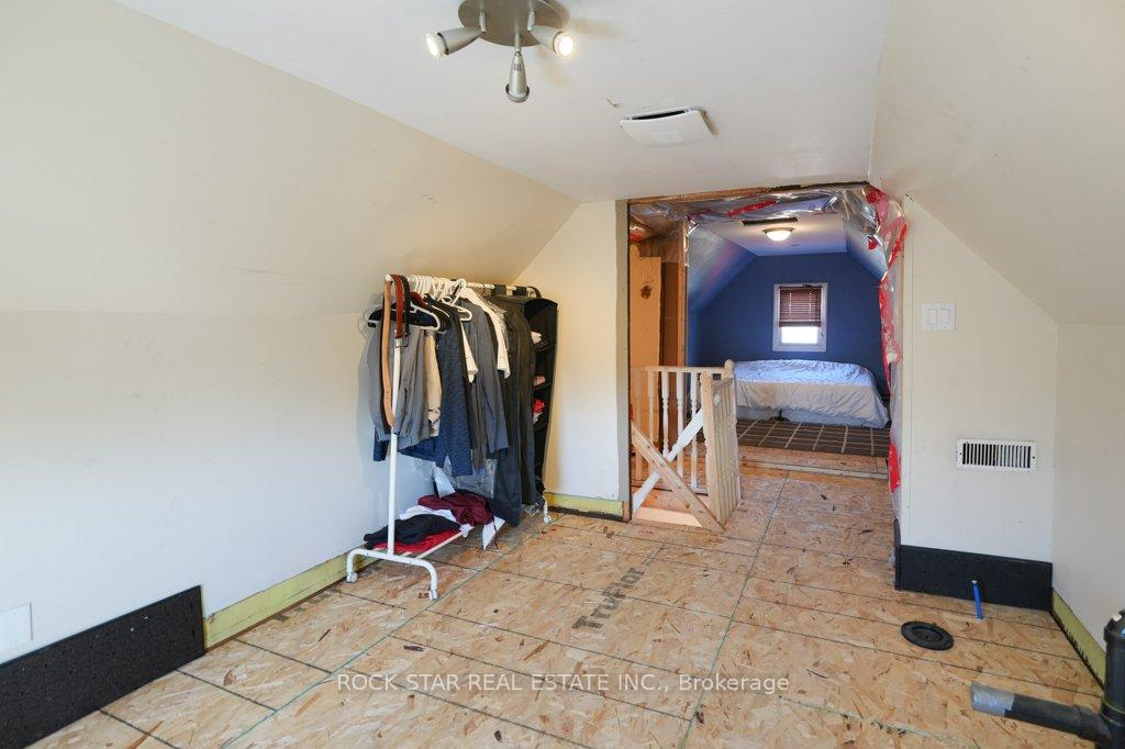 Photo 23 of 405 Upper Wentworth Street, Hamilton, Inch Park — HOMEH