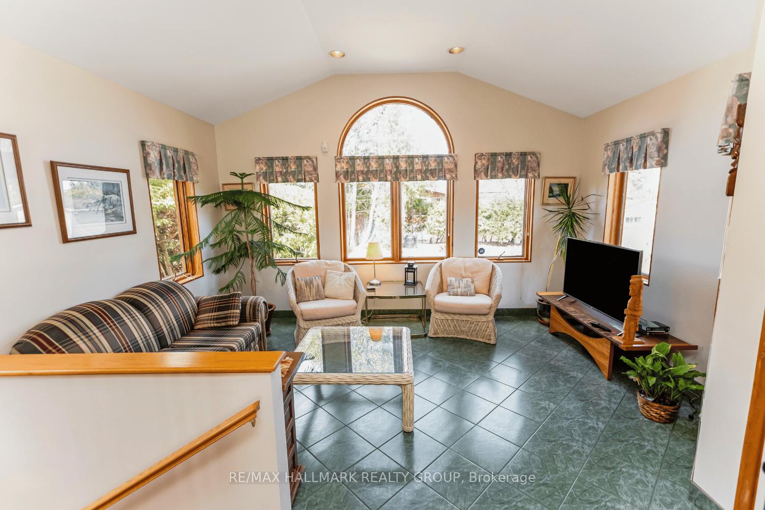 Photo 16 of 45 Queensline Drive, Ottawa, Bruce Farm/Graham Park/Qualicum/Bellands — HOMEH