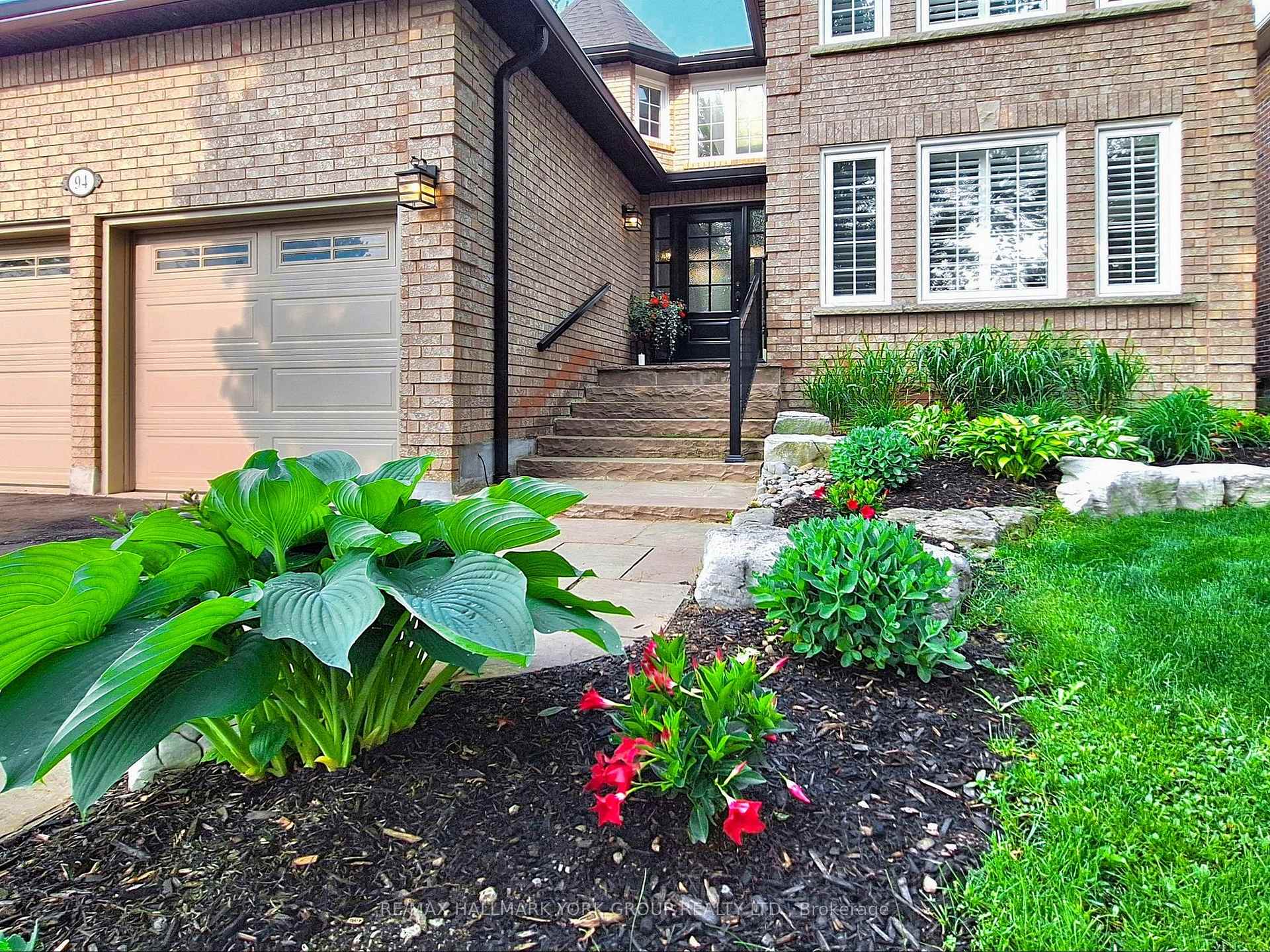 Photo 10 of 94 McGee Crescent, Aurora, Aurora Highlands — HOMEH