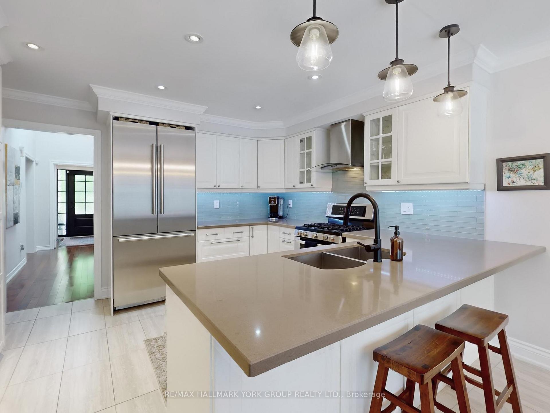Photo 2 of 94 McGee Crescent, Aurora, Aurora Highlands — HOMEH