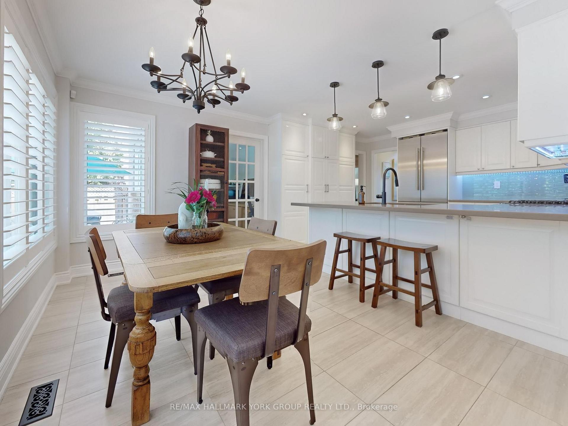 Photo 9 of 94 McGee Crescent, Aurora, Aurora Highlands — HOMEH