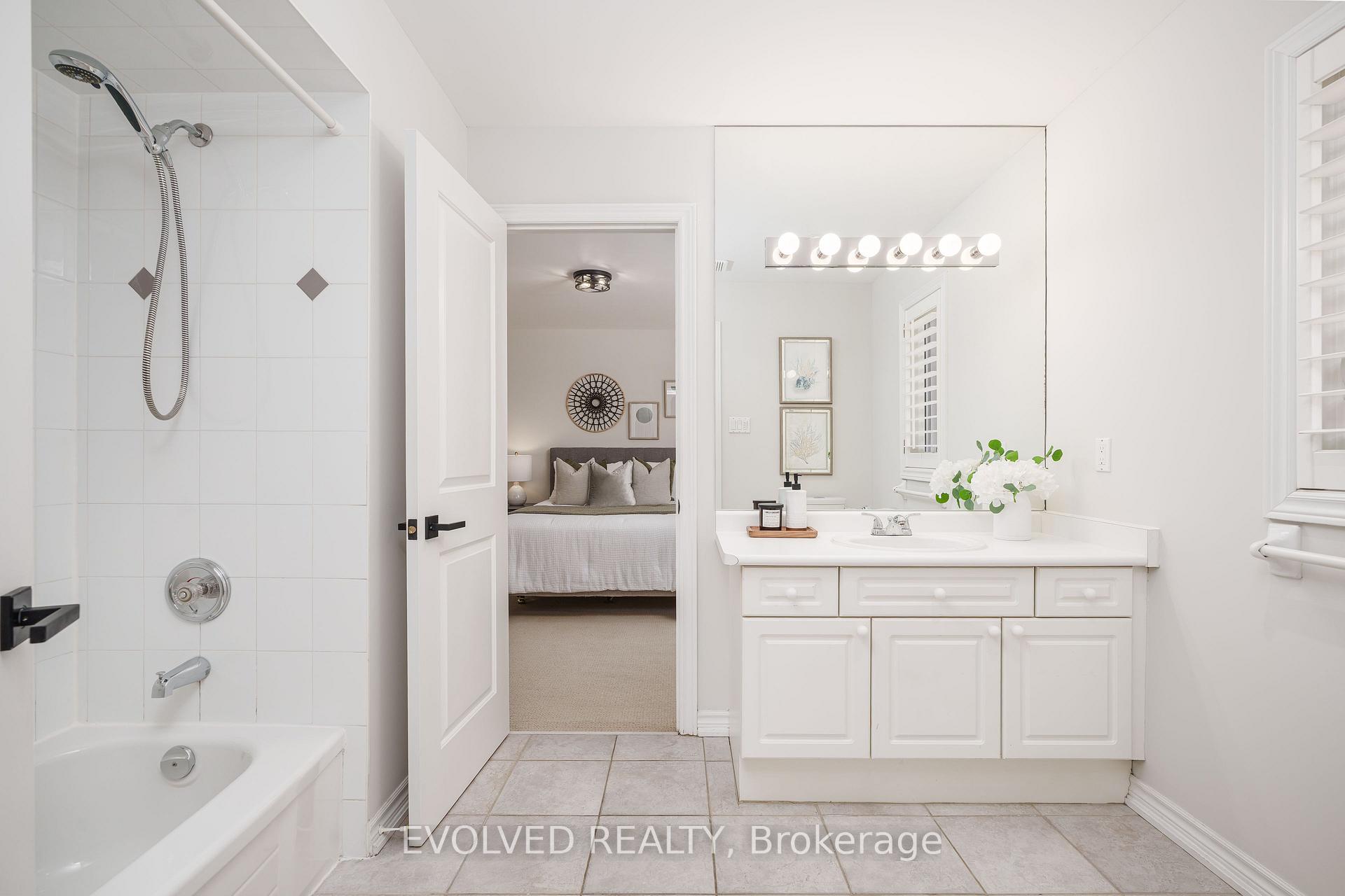 Photo 15 of 53 Forest Lane Drive, Vaughan, Beverley Glen — HOMEH
