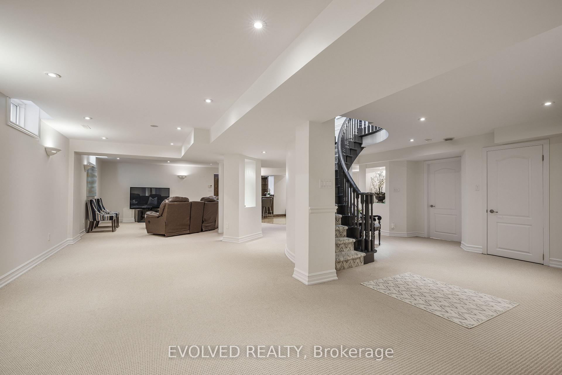 Photo 24 of 53 Forest Lane Drive, Vaughan, Beverley Glen — HOMEH