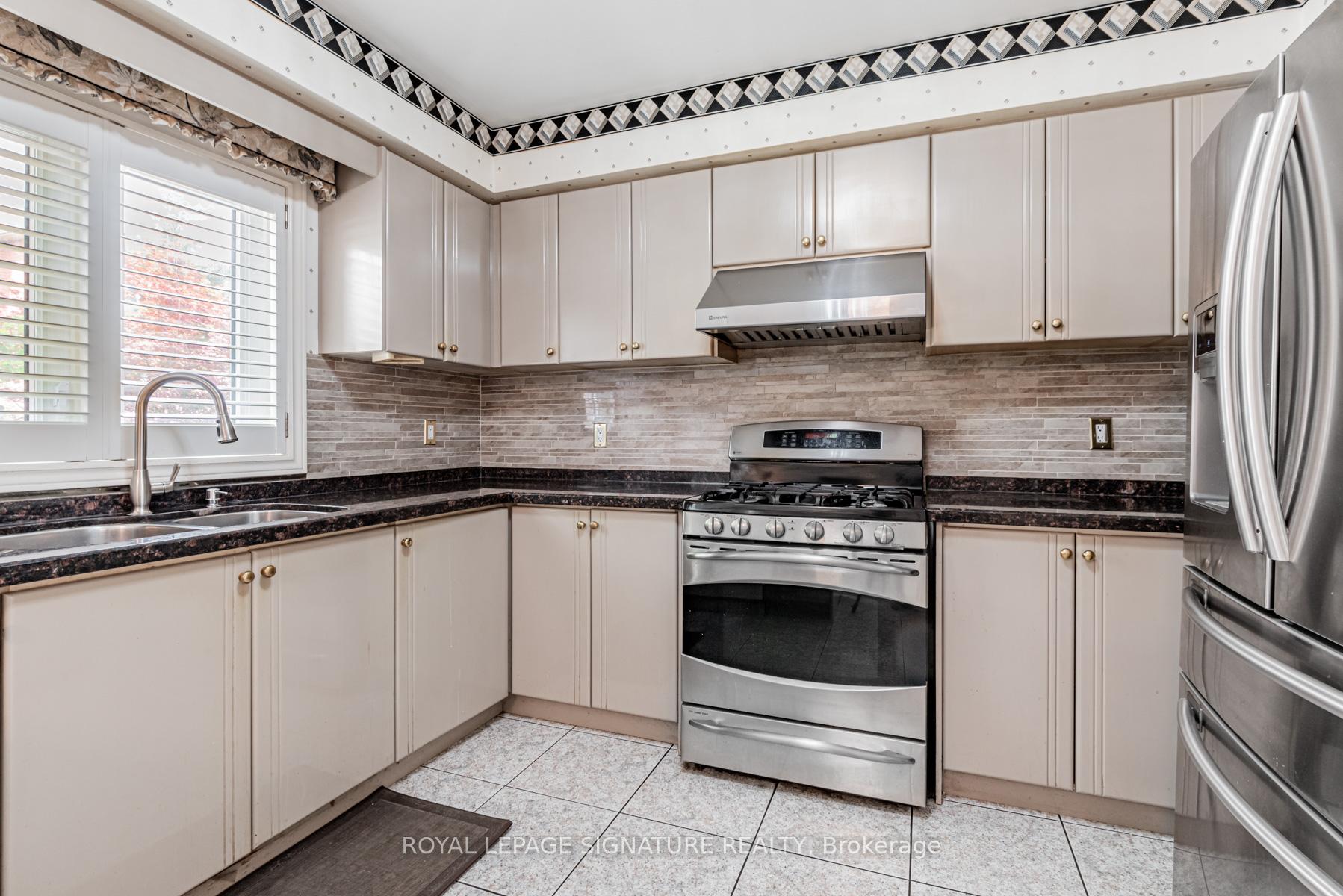 Photo 32 of 6 Boxwood Crescent, Markham, Rouge Fairways — HOMEH