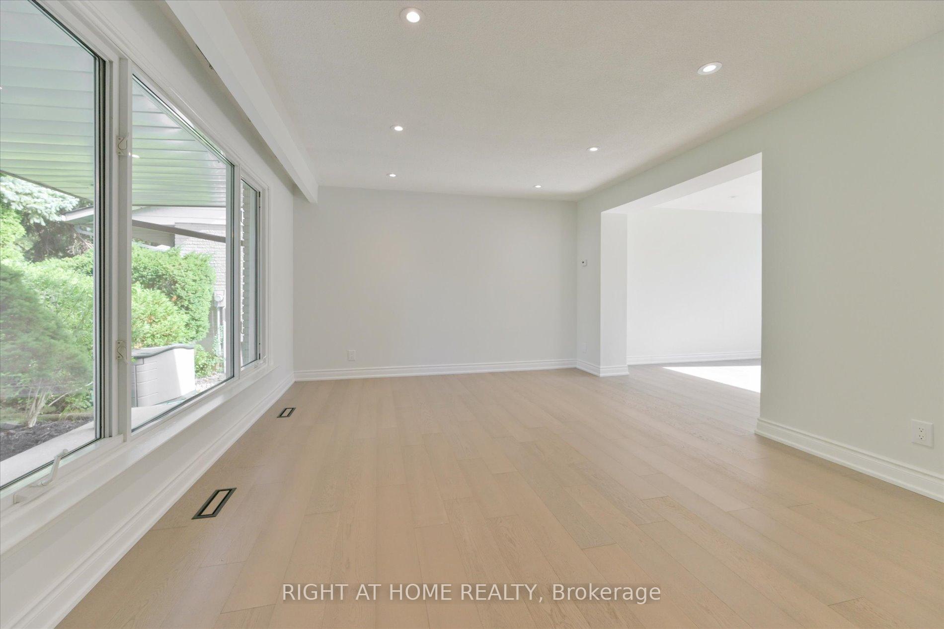 Photo 4 of 196 Romfield Circuit, Markham, Royal Orchard — HOMEH