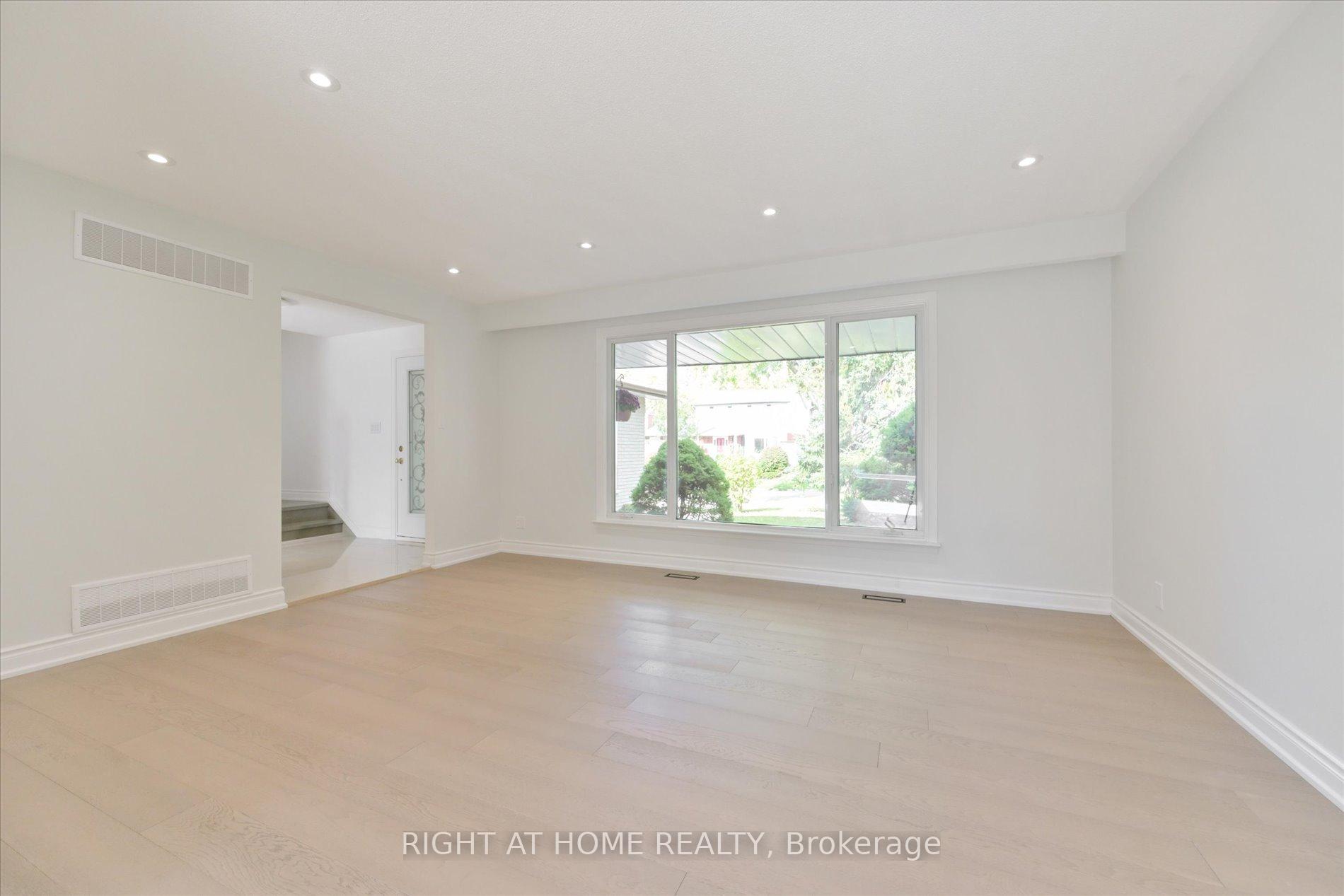Photo 3 of 196 Romfield Circuit, Markham, Royal Orchard — HOMEH