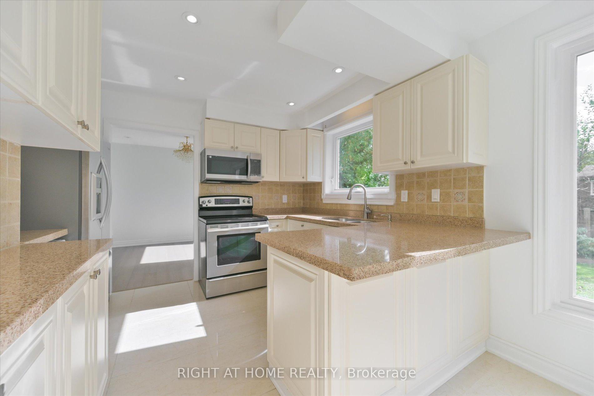 Photo 14 of 196 Romfield Circuit, Markham, Royal Orchard — HOMEH