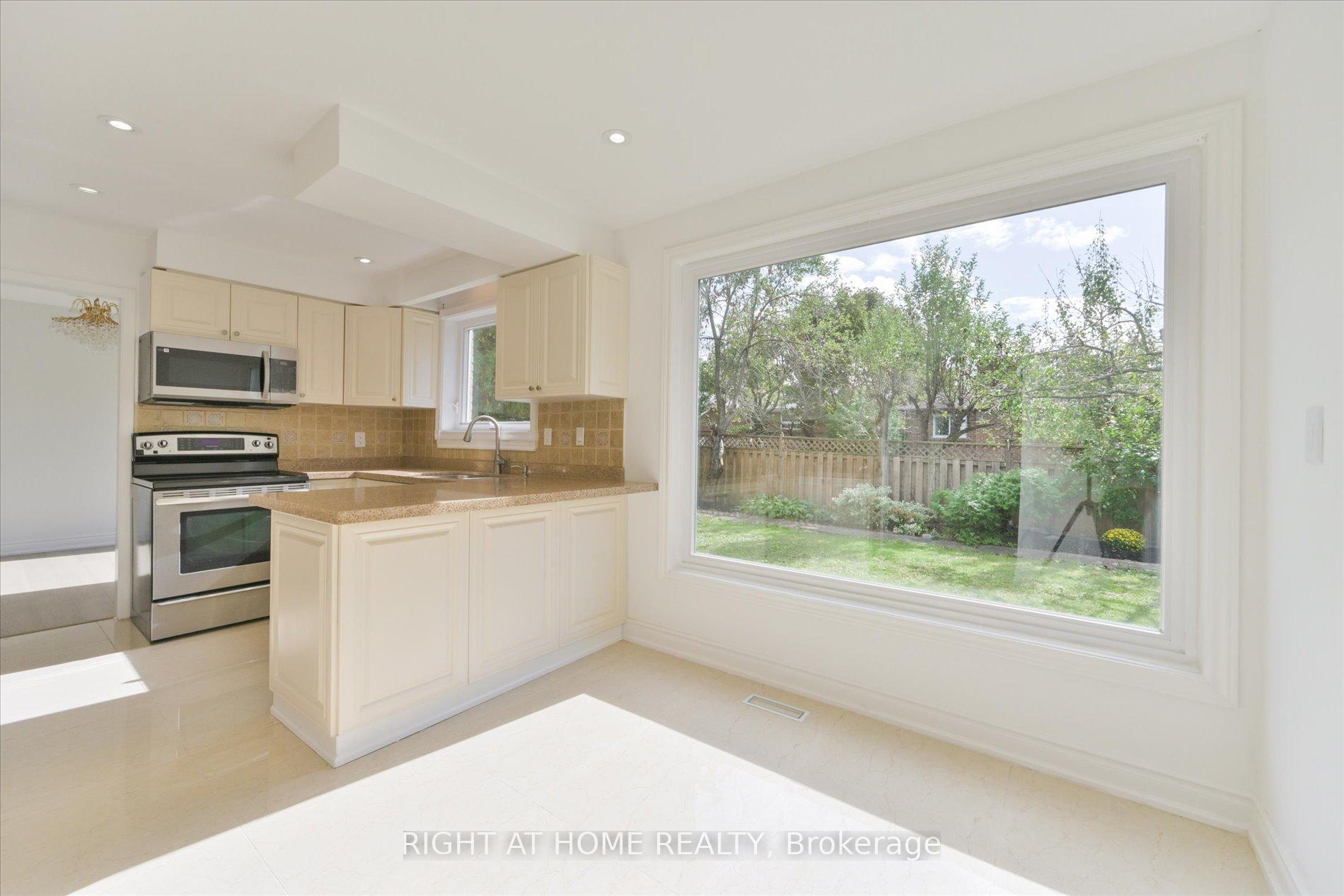 Photo 11 of 196 Romfield Circuit, Markham, Royal Orchard — HOMEH