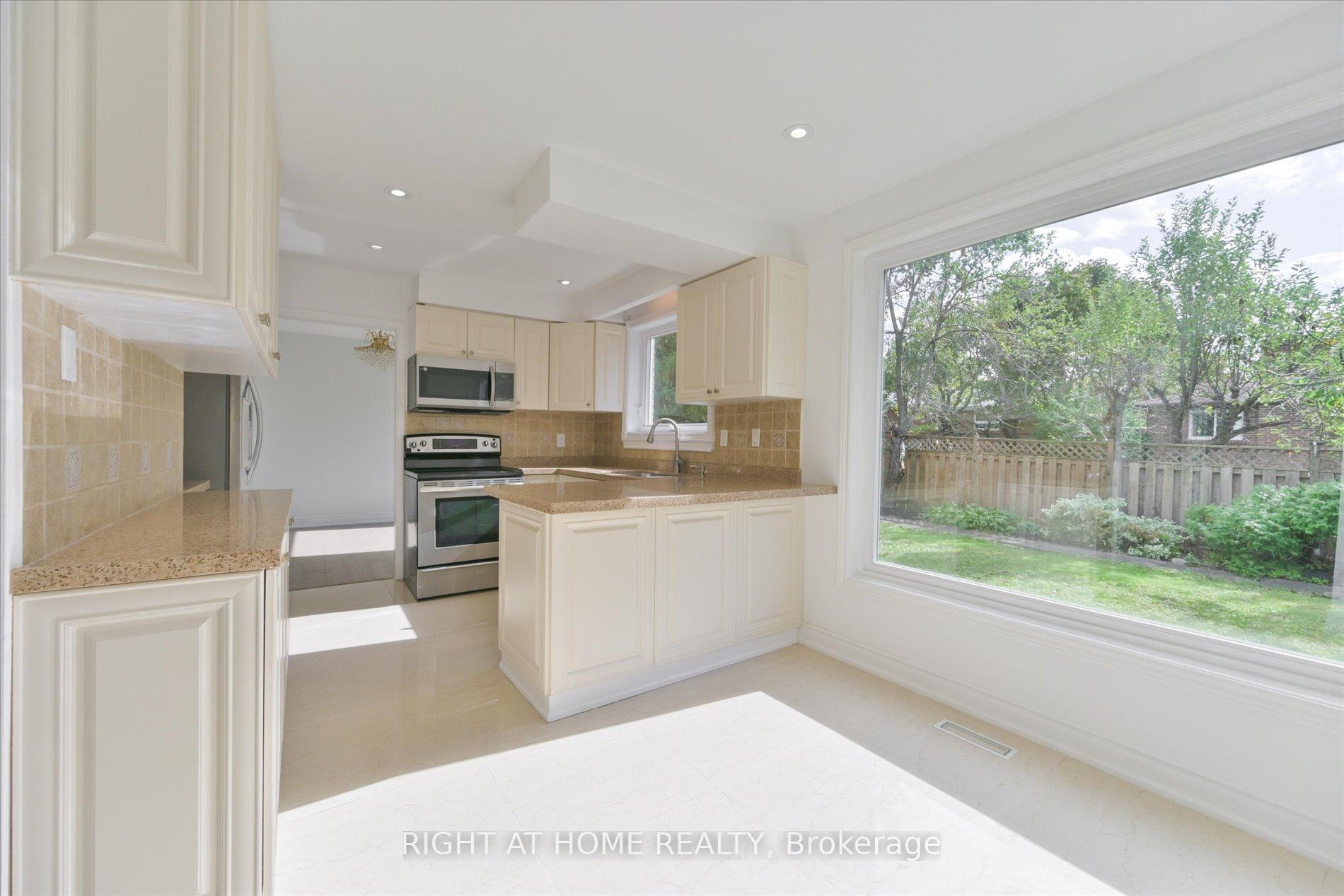 Photo 9 of 196 Romfield Circuit, Markham, Royal Orchard — HOMEH