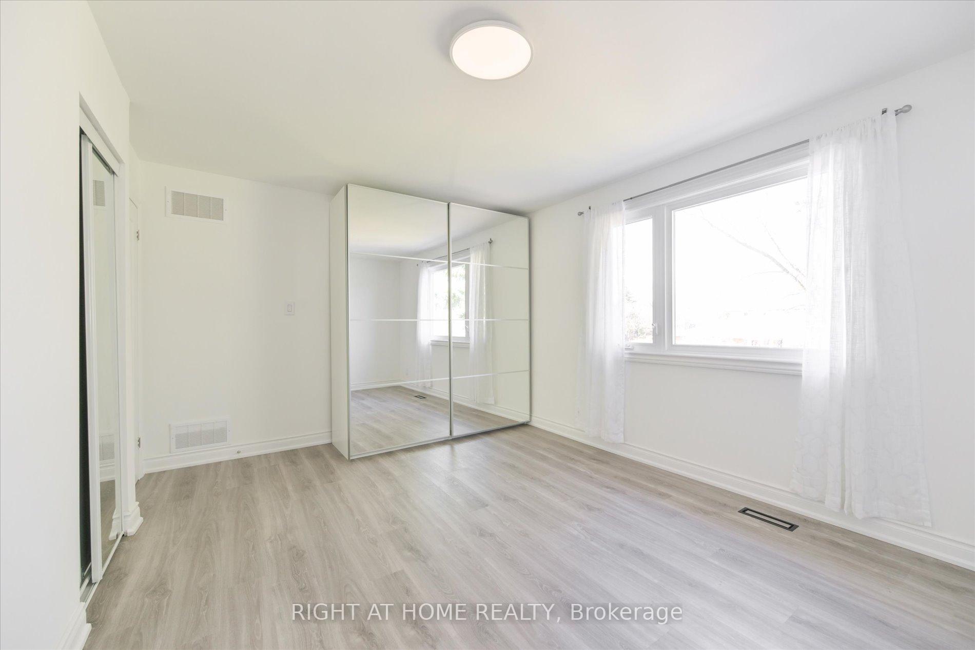 Photo 10 of 196 Romfield Circuit, Markham, Royal Orchard — HOMEH
