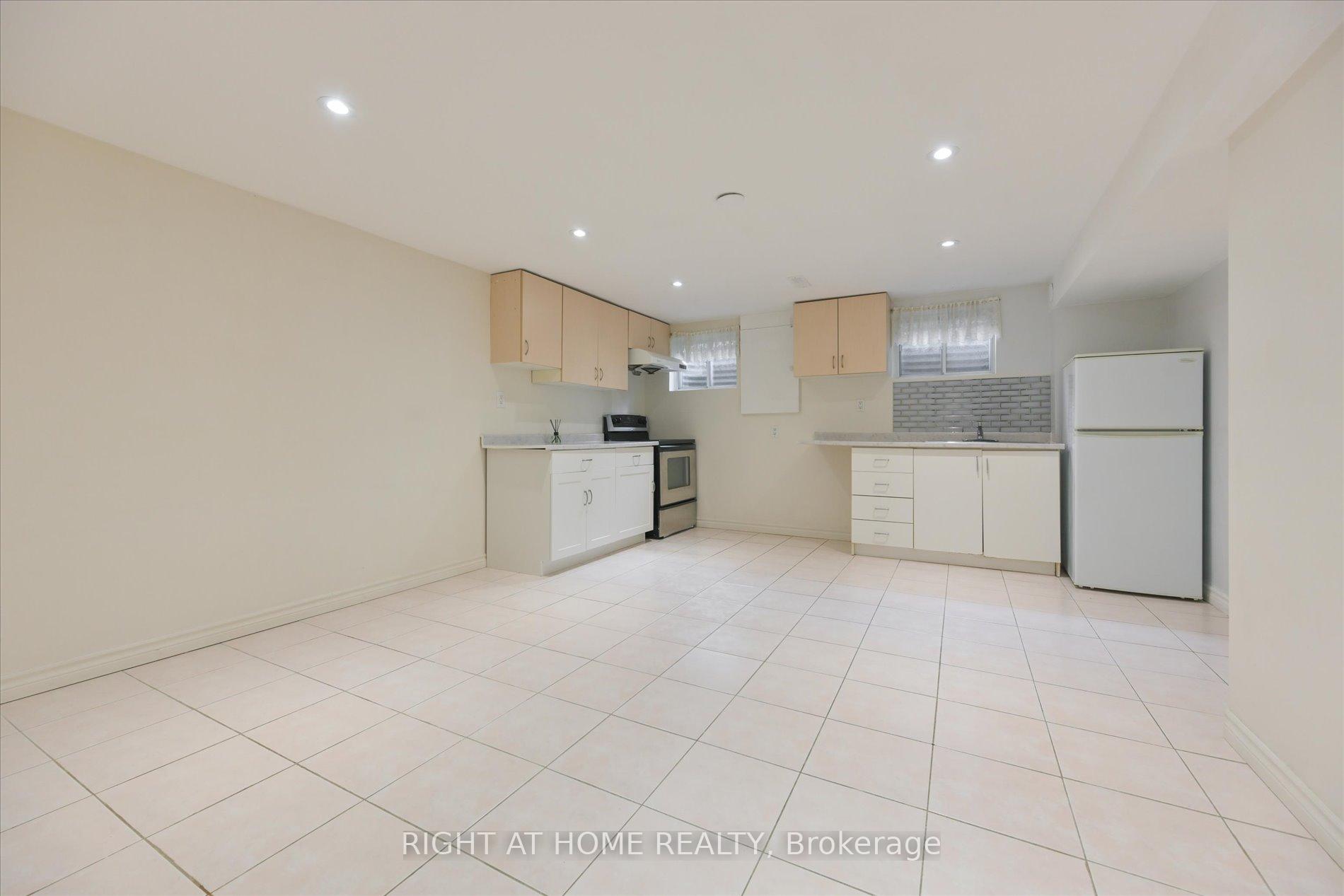 Photo 22 of 196 Romfield Circuit, Markham, Royal Orchard — HOMEH