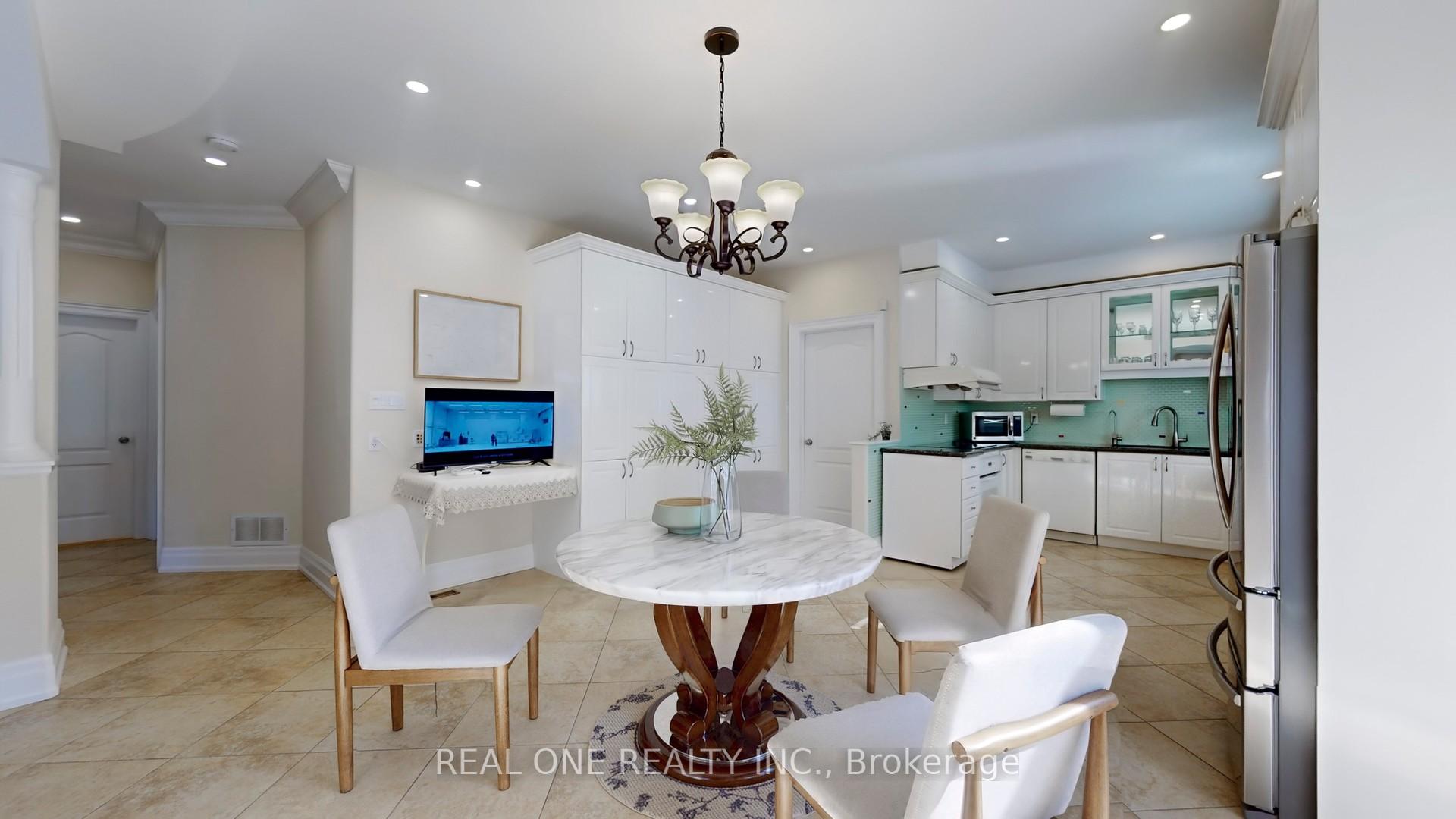 Photo 12 of 27 Willow Heights Boulevard, Markham, Cachet — HOMEH