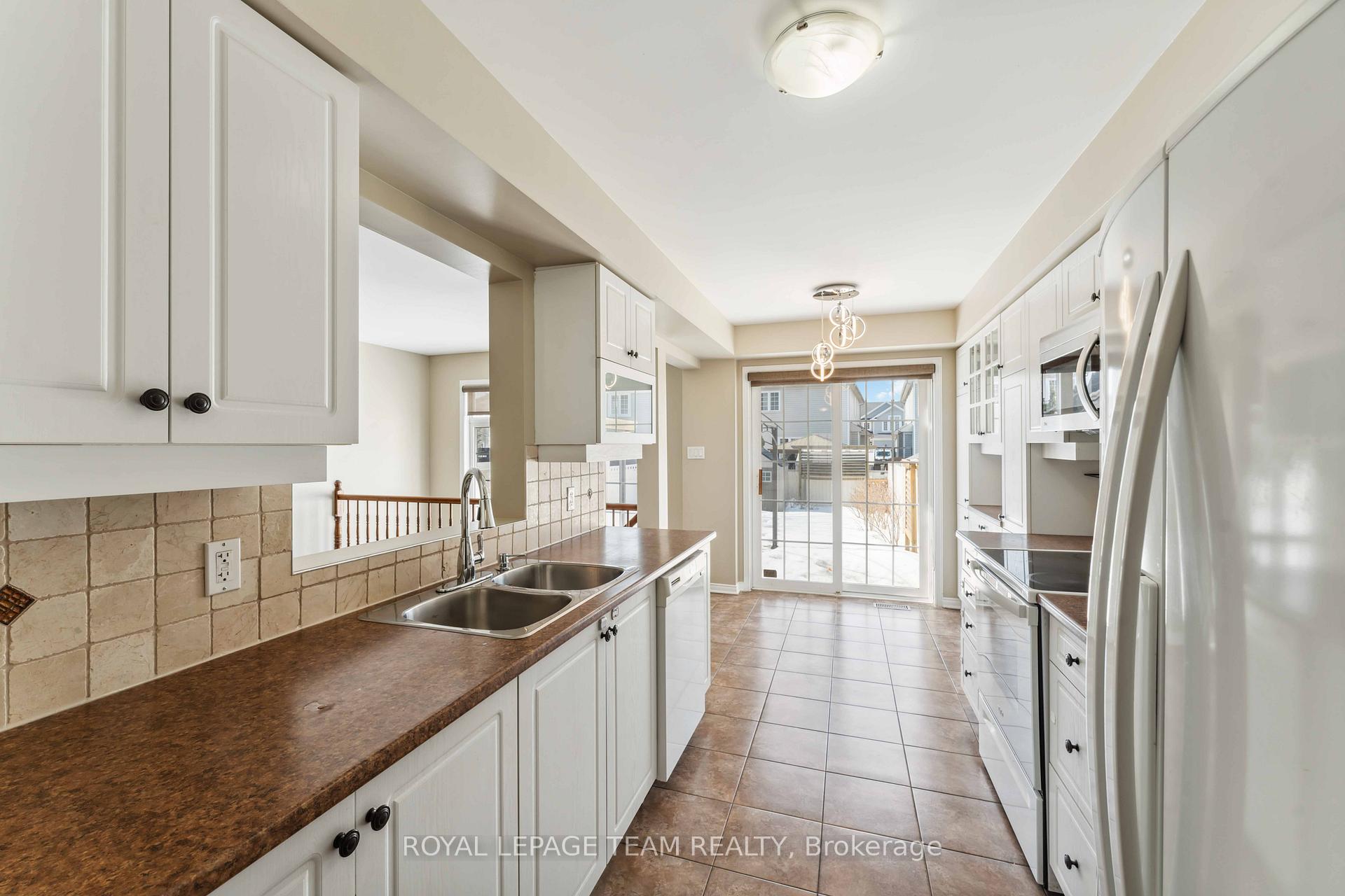 Photo 5 of 151 Cedardown Private, Ottawa, Barrhaven - Stonebridge — HOMEH