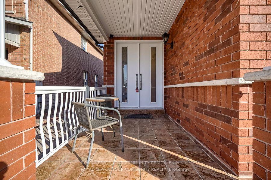 Photo 4 of 15 Echo Ridge Crescent, Vaughan, Sonoma Heights — HOMEH