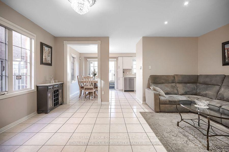 Photo 8 of 15 Echo Ridge Crescent, Vaughan, Sonoma Heights — HOMEH