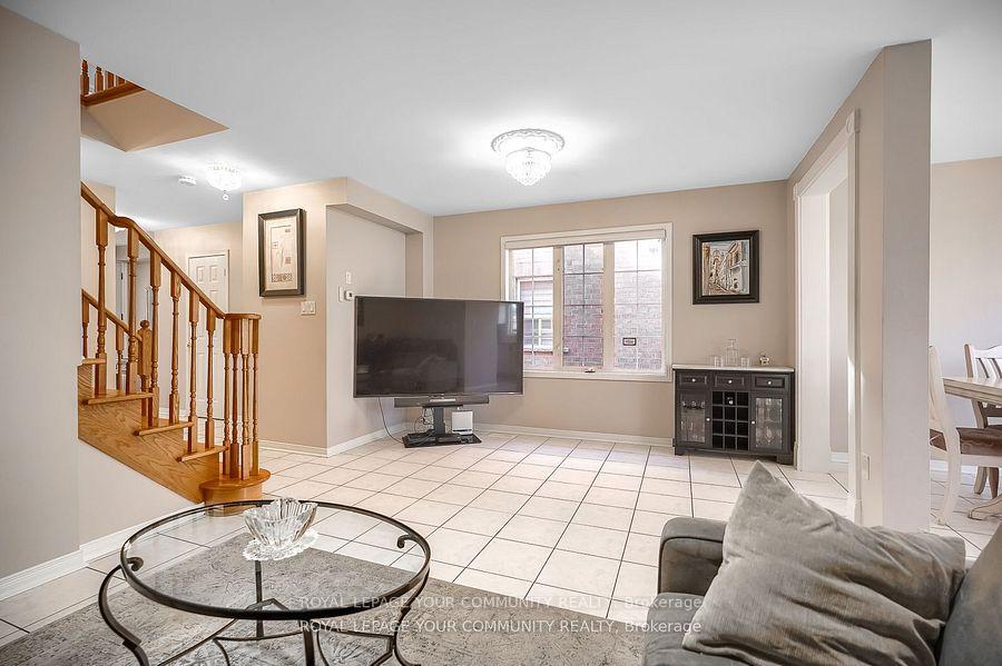 Photo 10 of 15 Echo Ridge Crescent, Vaughan, Sonoma Heights — HOMEH