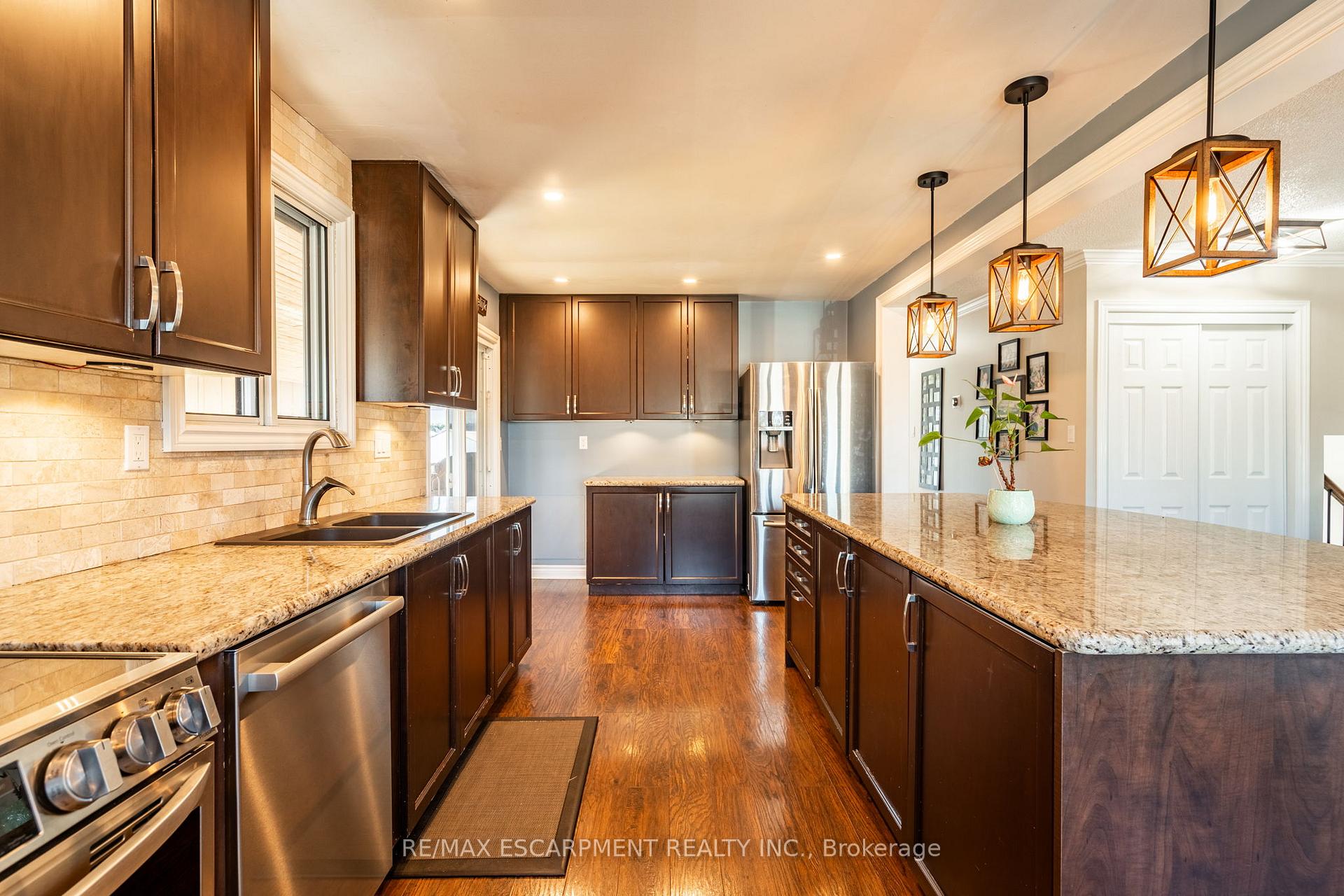 Photo 3 of 5 Belleau Street, Hamilton, Stoney Creek — HOMEH