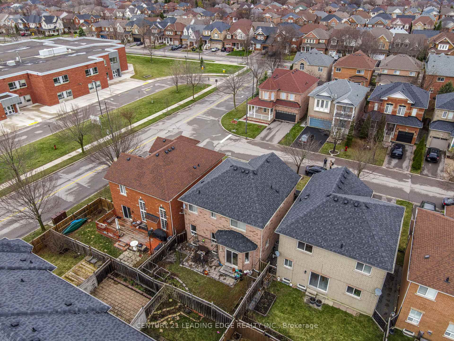 Photo 3 of 112 Watkins Glen Crescent, Aurora, Bayview Wellington — HOMEH