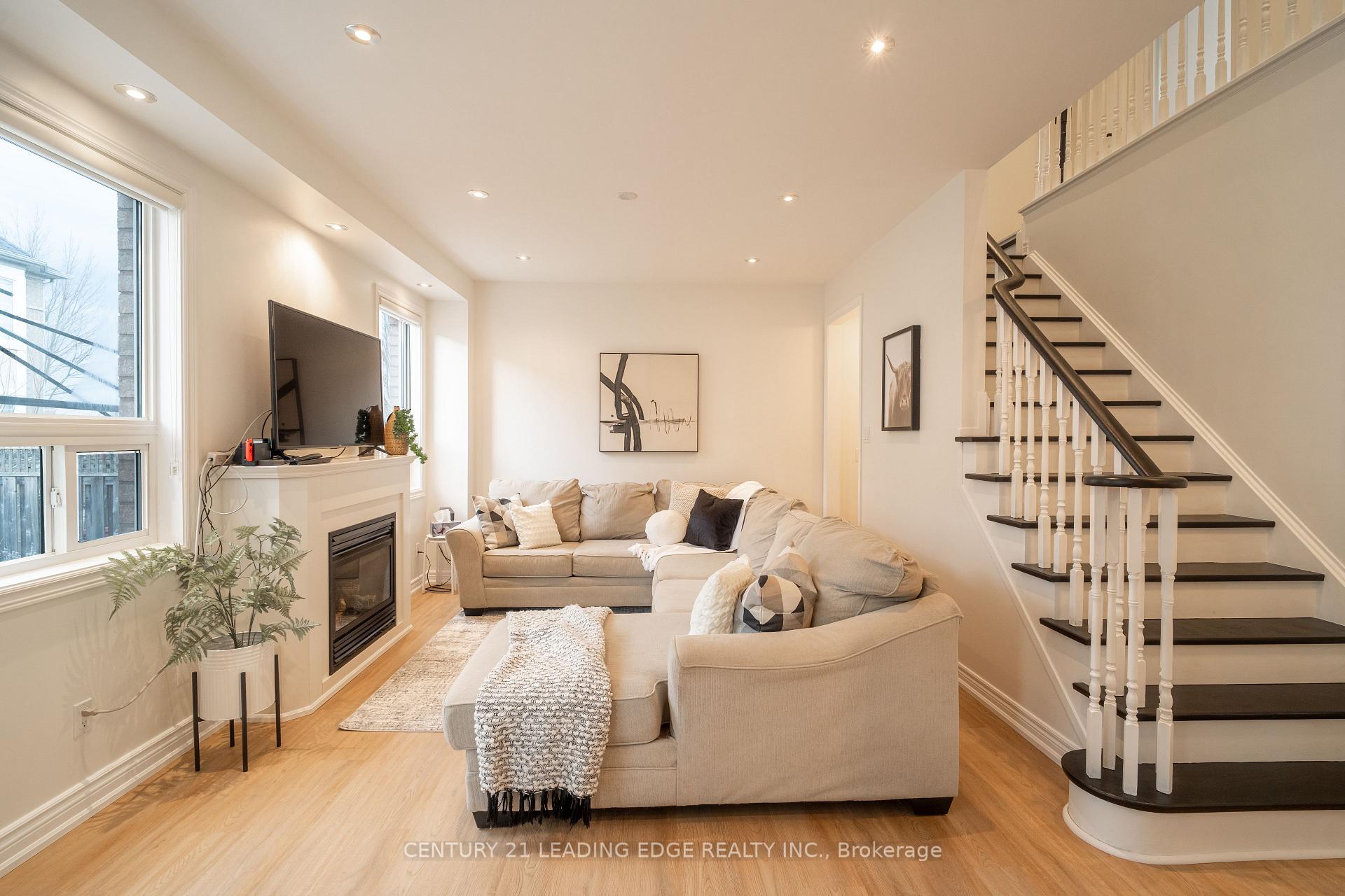 Photo 24 of 112 Watkins Glen Crescent, Aurora, Bayview Wellington — HOMEH