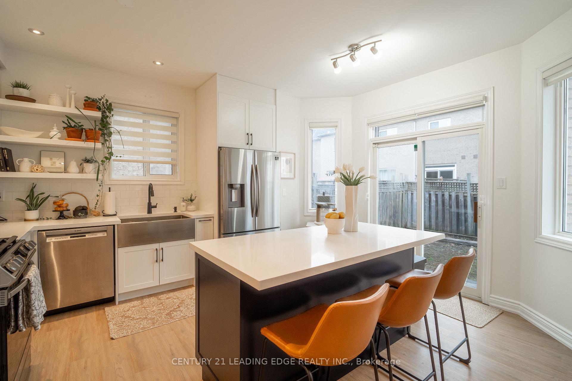 Photo 14 of 112 Watkins Glen Crescent, Aurora, Bayview Wellington — HOMEH