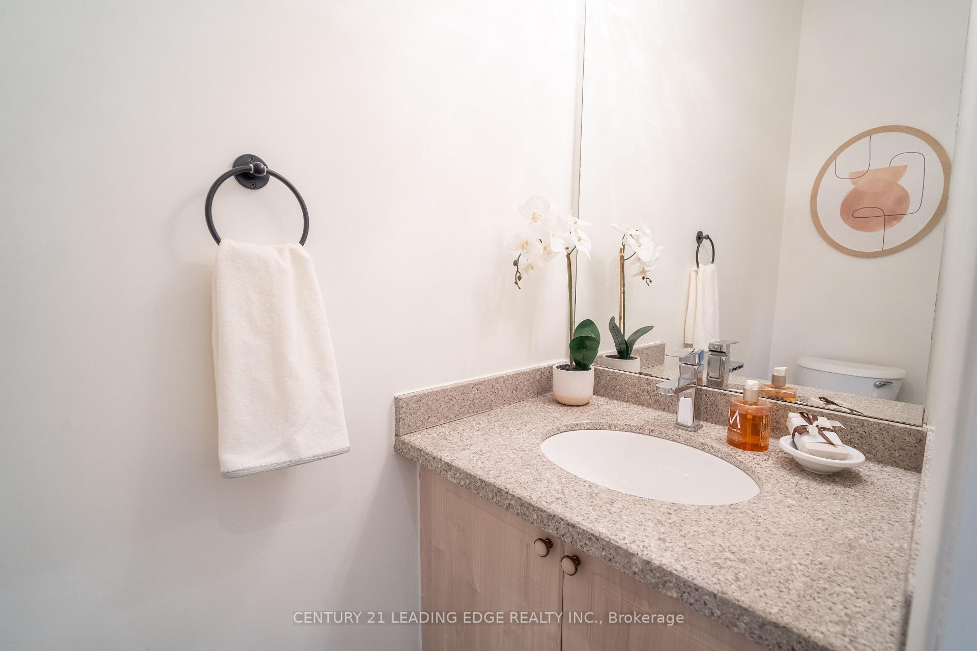 Photo 8 of 112 Watkins Glen Crescent, Aurora, Bayview Wellington — HOMEH