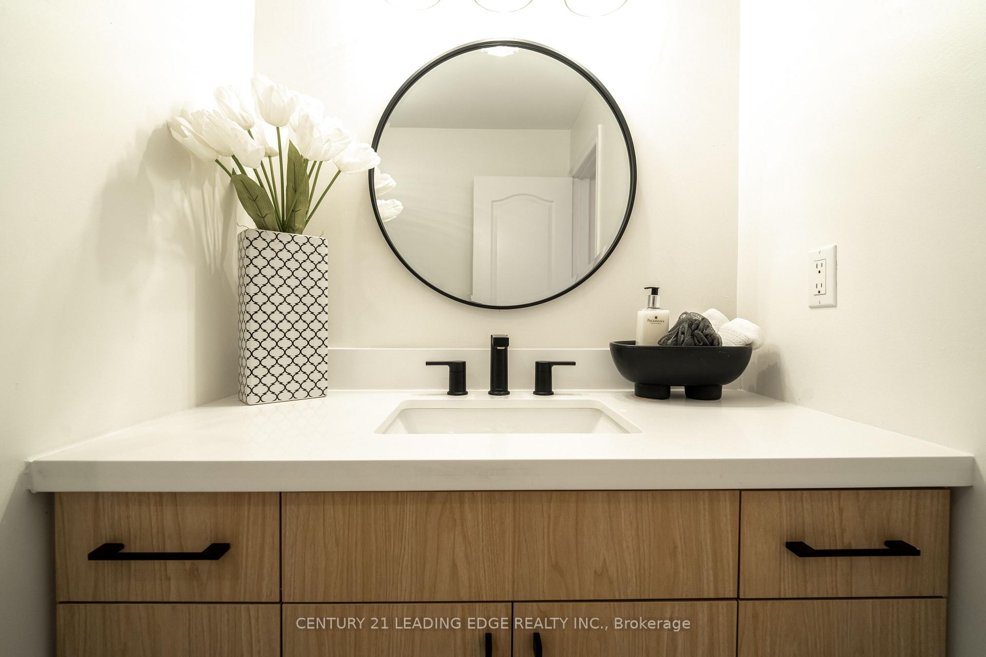 Photo 20 of 112 Watkins Glen Crescent, Aurora, Bayview Wellington — HOMEH