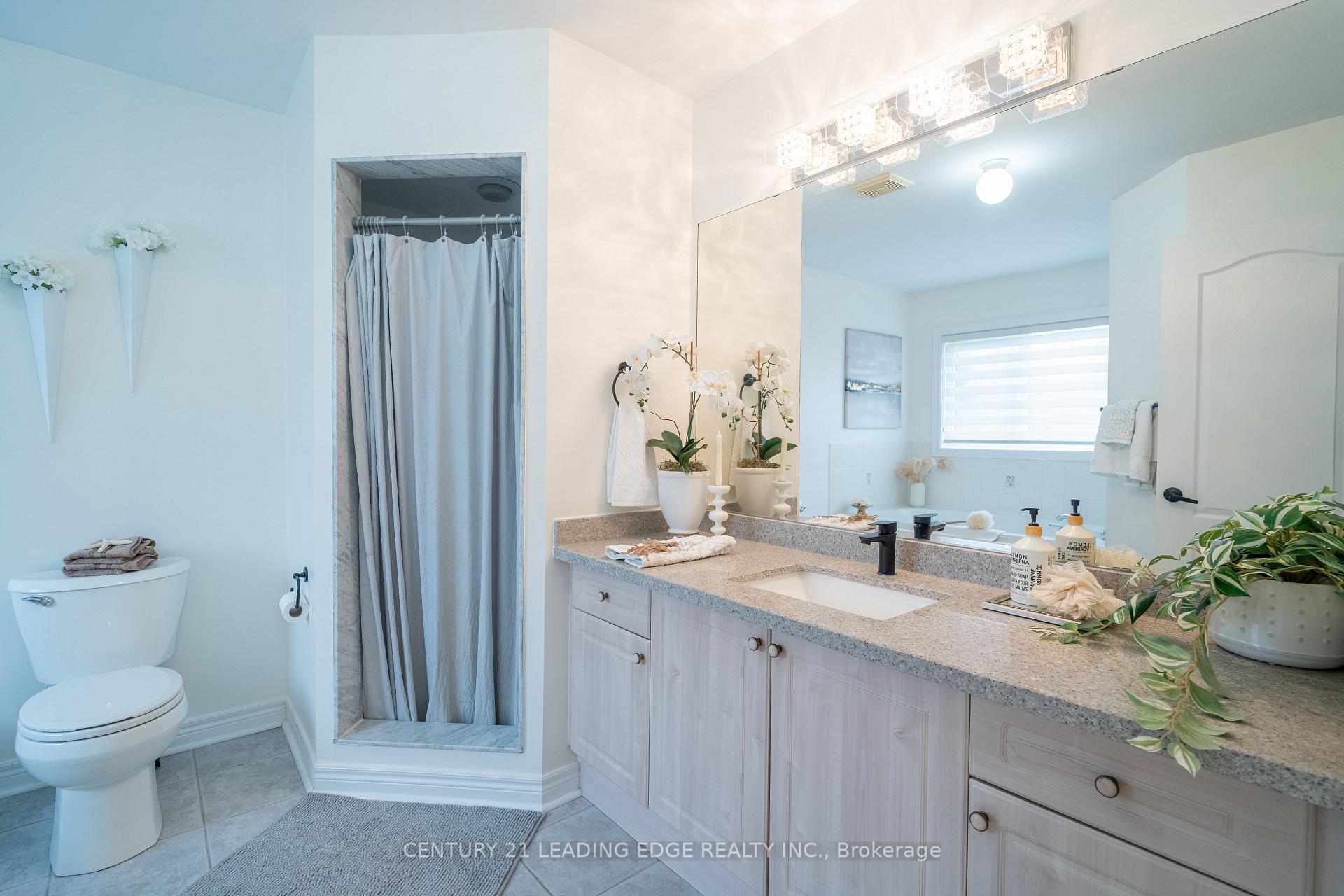 Photo 18 of 112 Watkins Glen Crescent, Aurora, Bayview Wellington — HOMEH