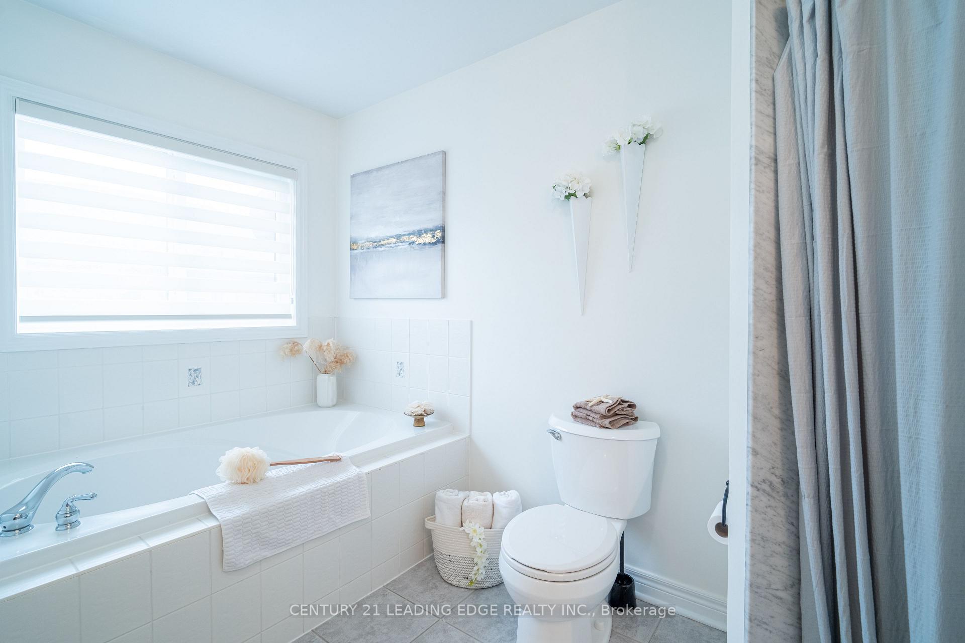 Photo 37 of 112 Watkins Glen Crescent, Aurora, Bayview Wellington — HOMEH