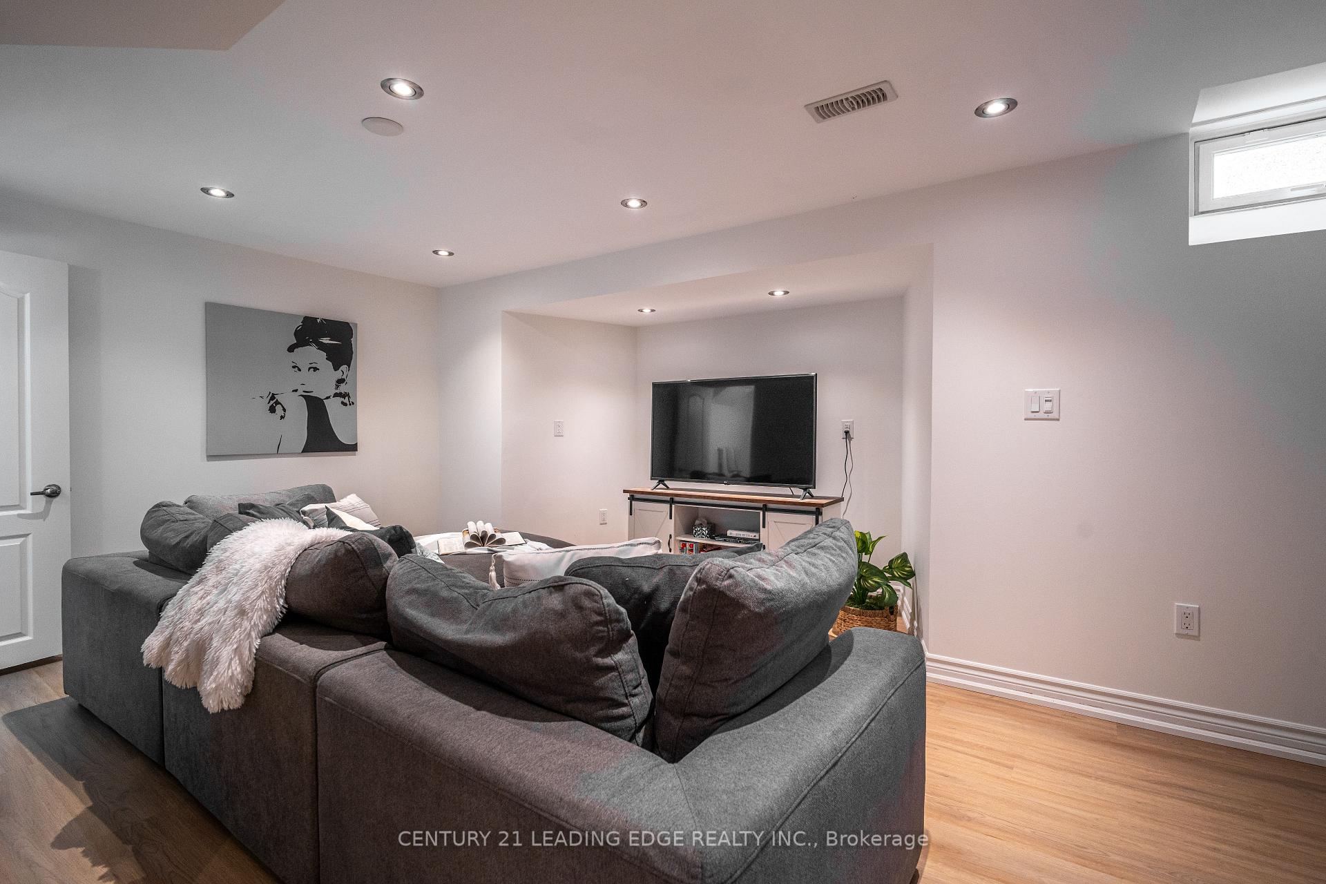 Photo 31 of 112 Watkins Glen Crescent, Aurora, Bayview Wellington — HOMEH
