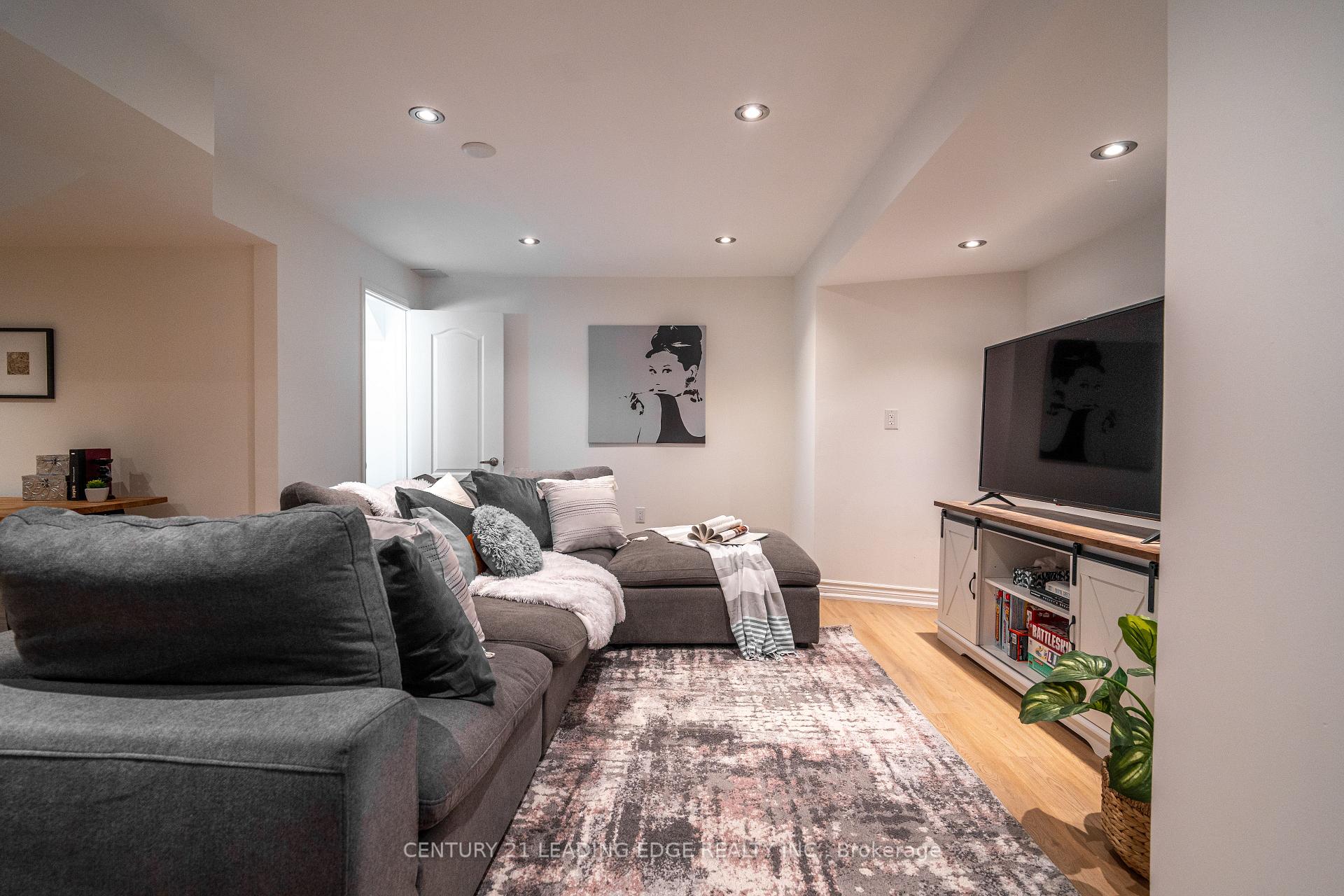 Photo 32 of 112 Watkins Glen Crescent, Aurora, Bayview Wellington — HOMEH