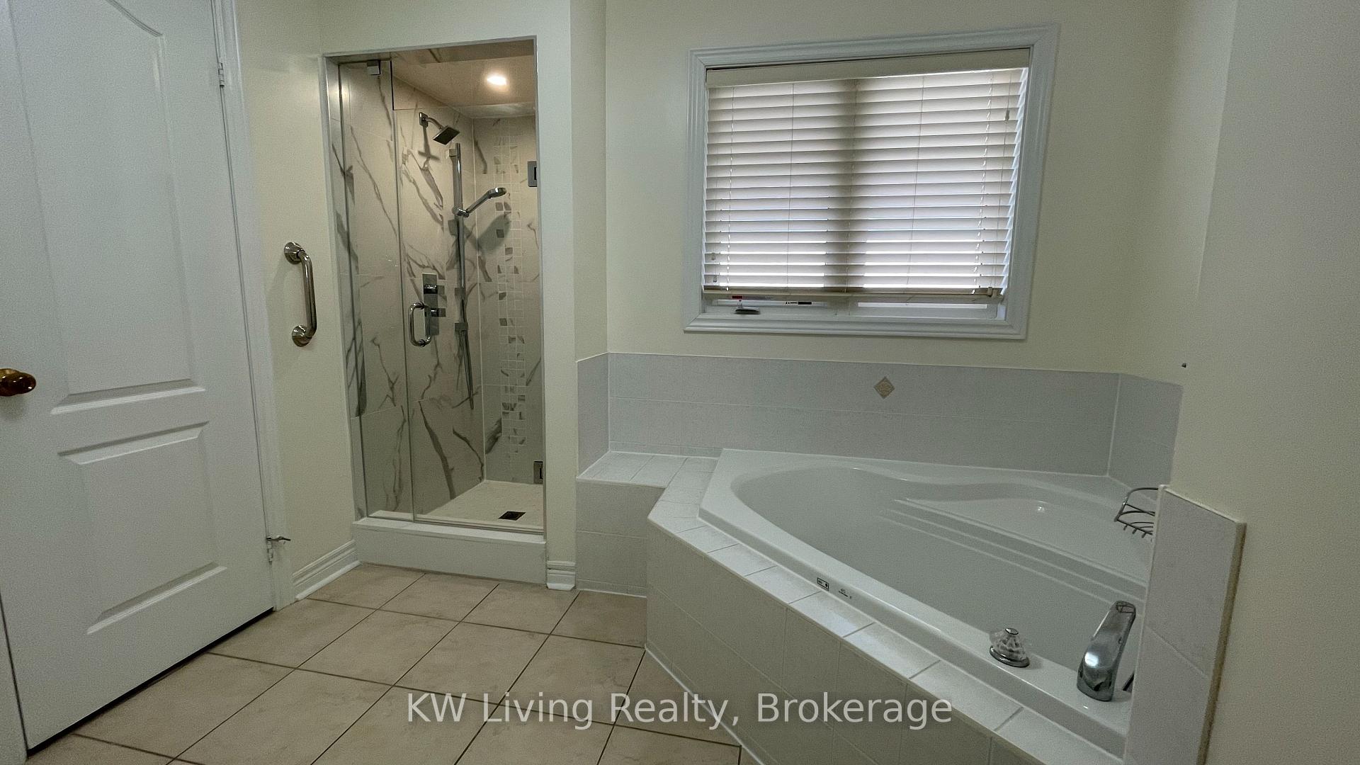 Photo 3 of 22 Briarglen Road, Markham, Cachet — HOMEH