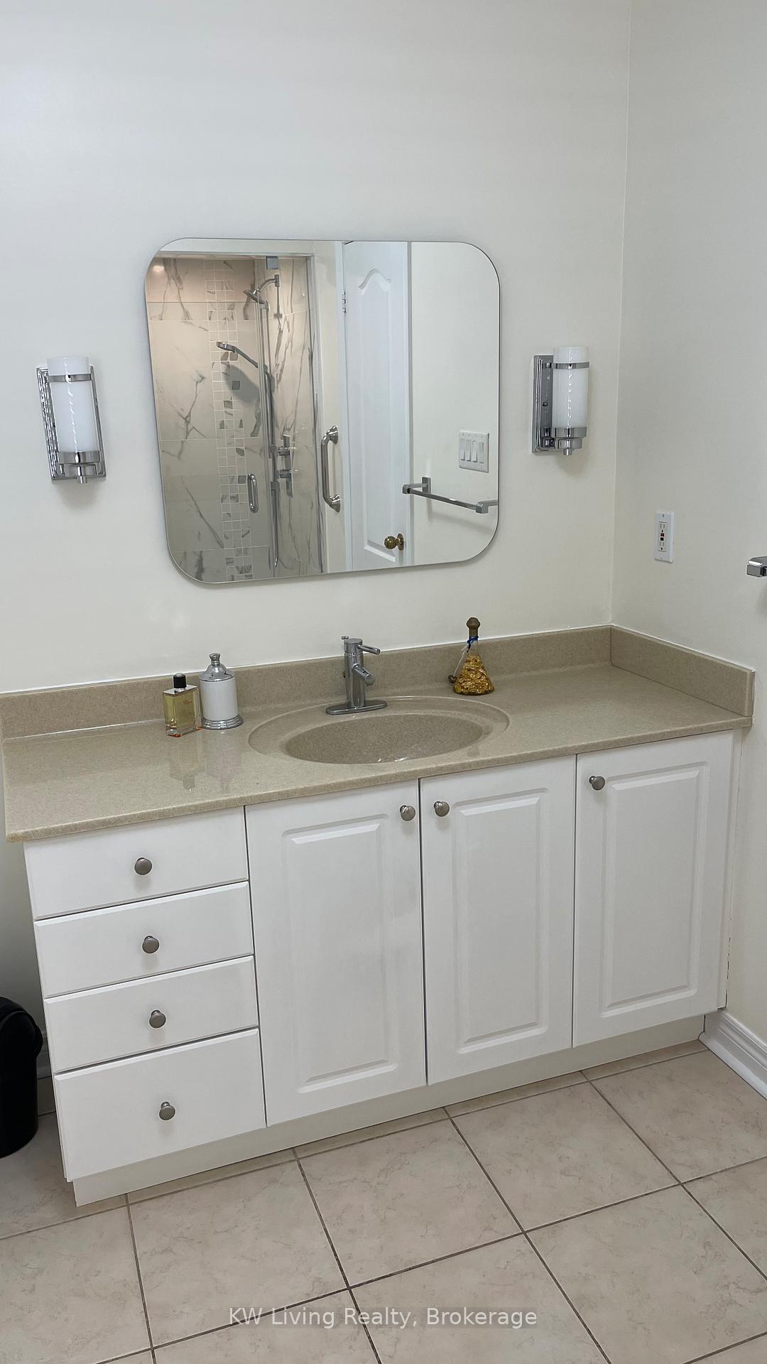 Photo 5 of 22 Briarglen Road, Markham, Cachet — HOMEH
