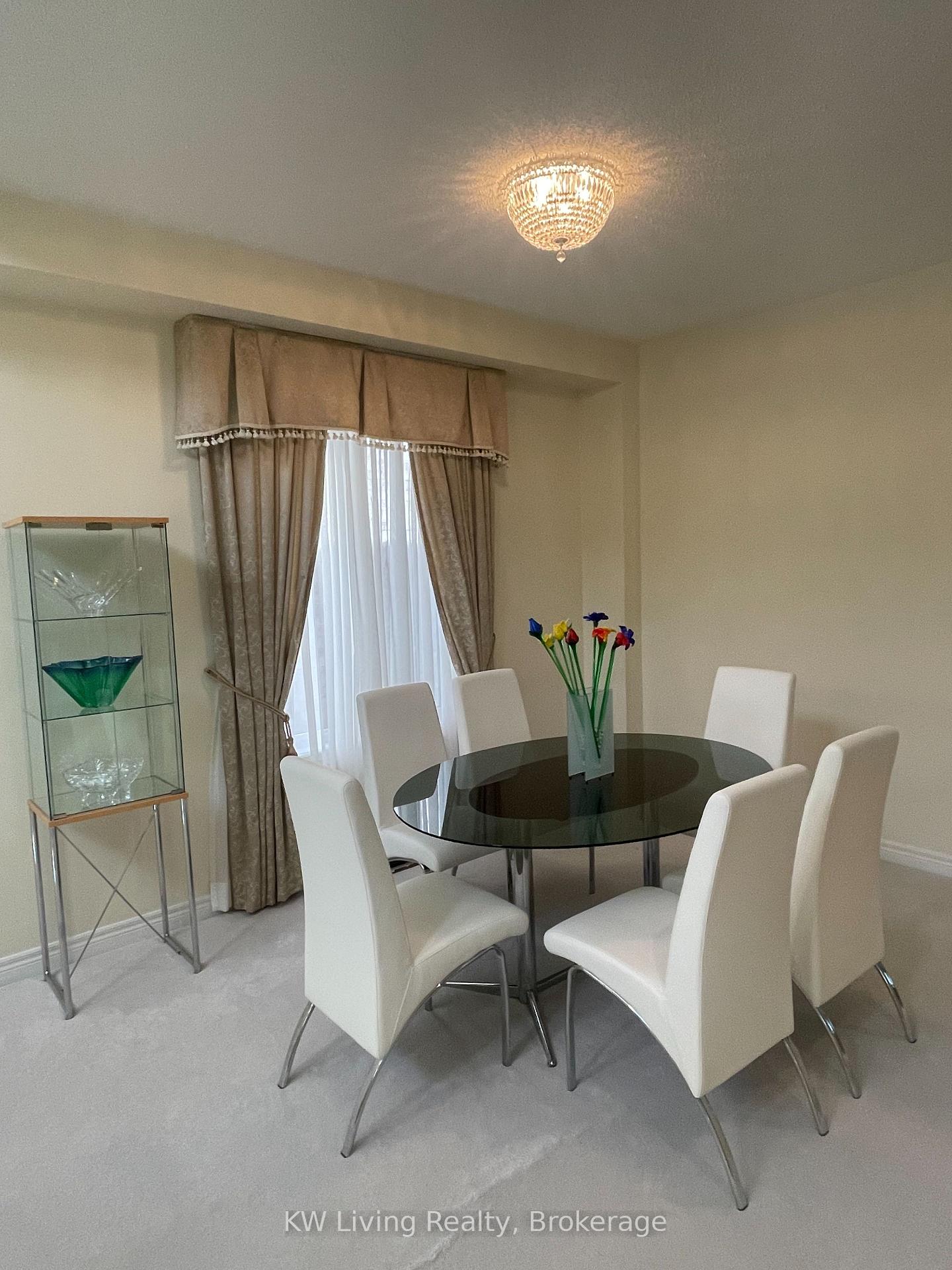 Photo 4 of 22 Briarglen Road, Markham, Cachet — HOMEH