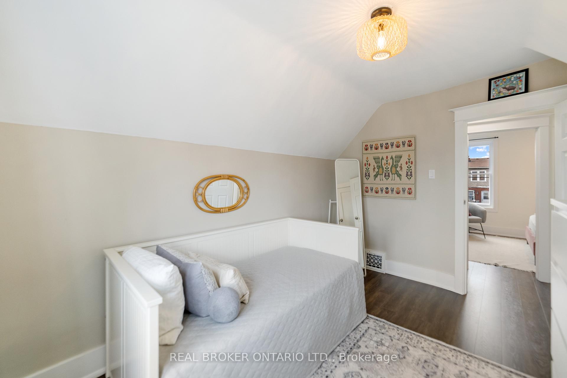 Photo 13 of 63 Barons Avenue N, Hamilton, Homeside — HOMEH