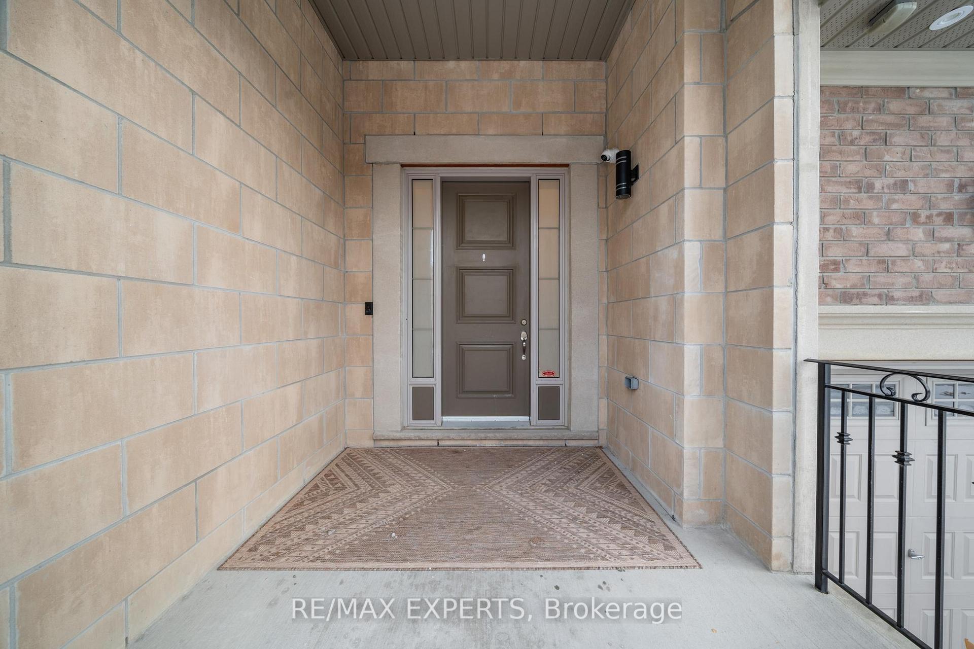 Photo 3 of 61 Nave Street, Vaughan, Kleinburg — HOMEH