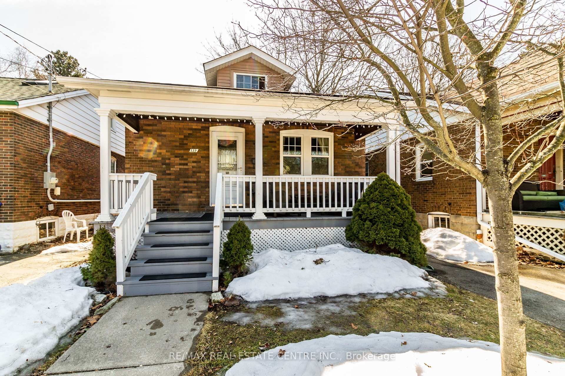 Photo 3 of 139 Barclay Street, Hamilton, Westdale — HOMEH