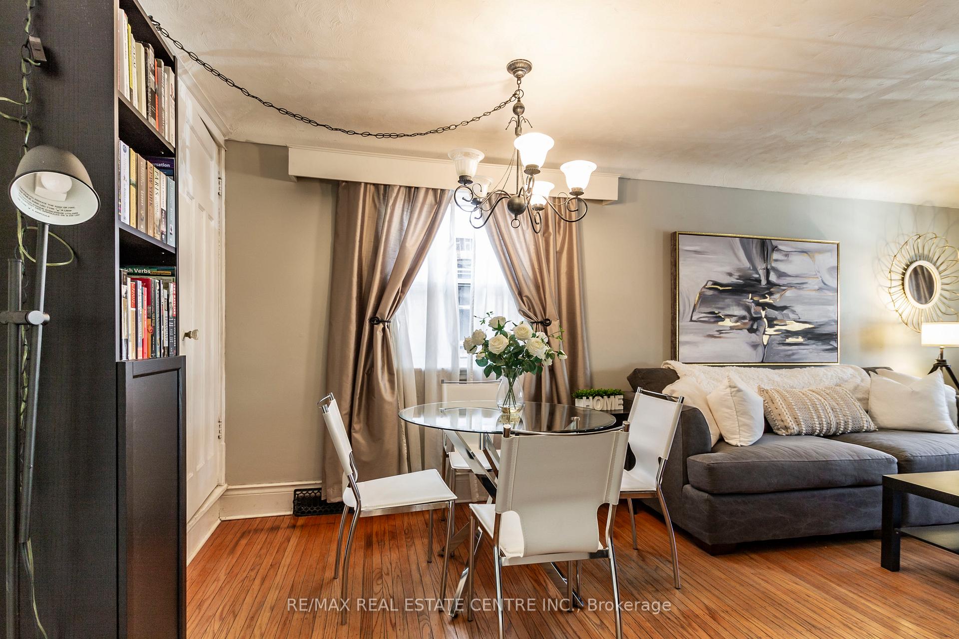 Photo 5 of 139 Barclay Street, Hamilton, Westdale — HOMEH