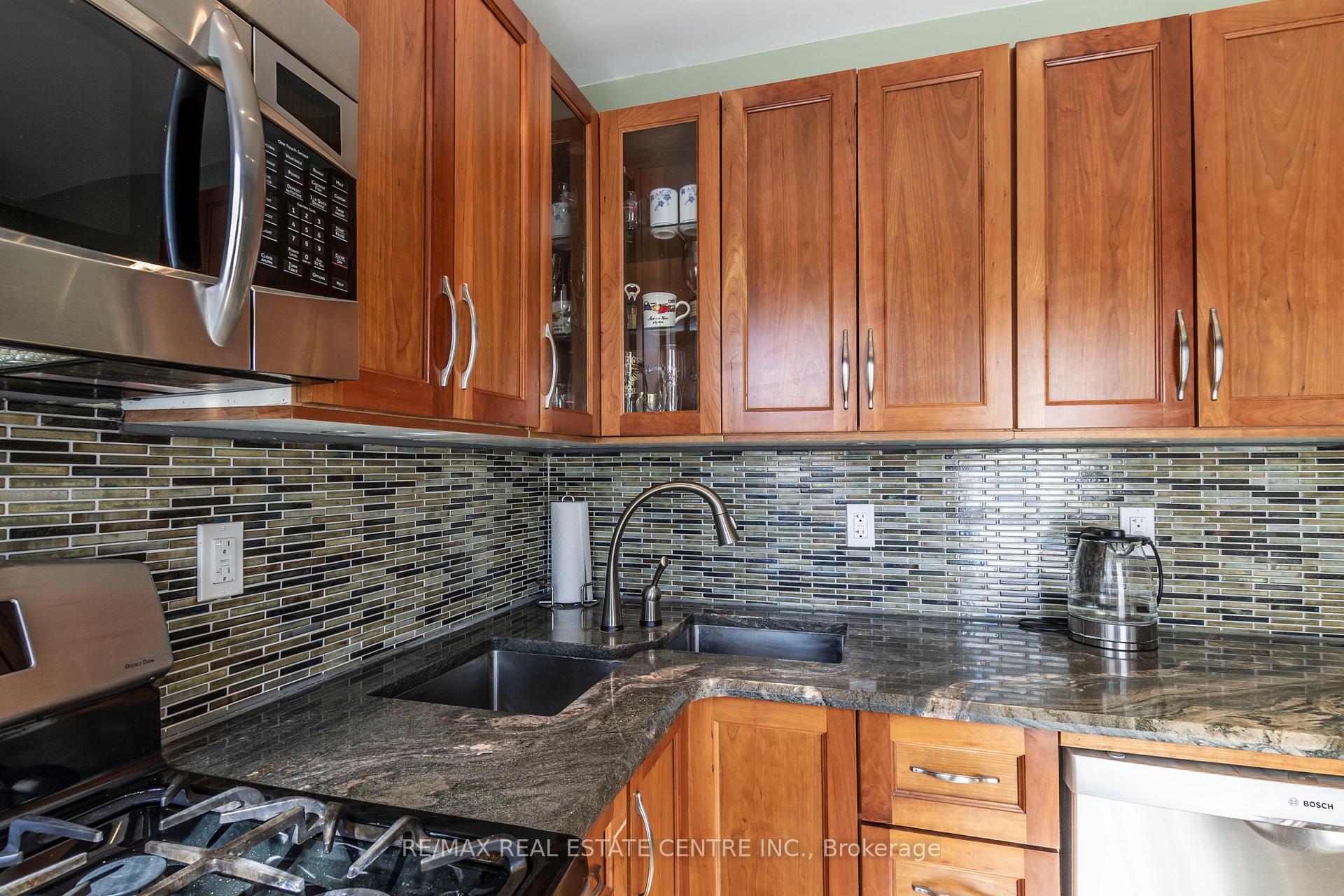 Photo 13 of 139 Barclay Street, Hamilton, Westdale — HOMEH