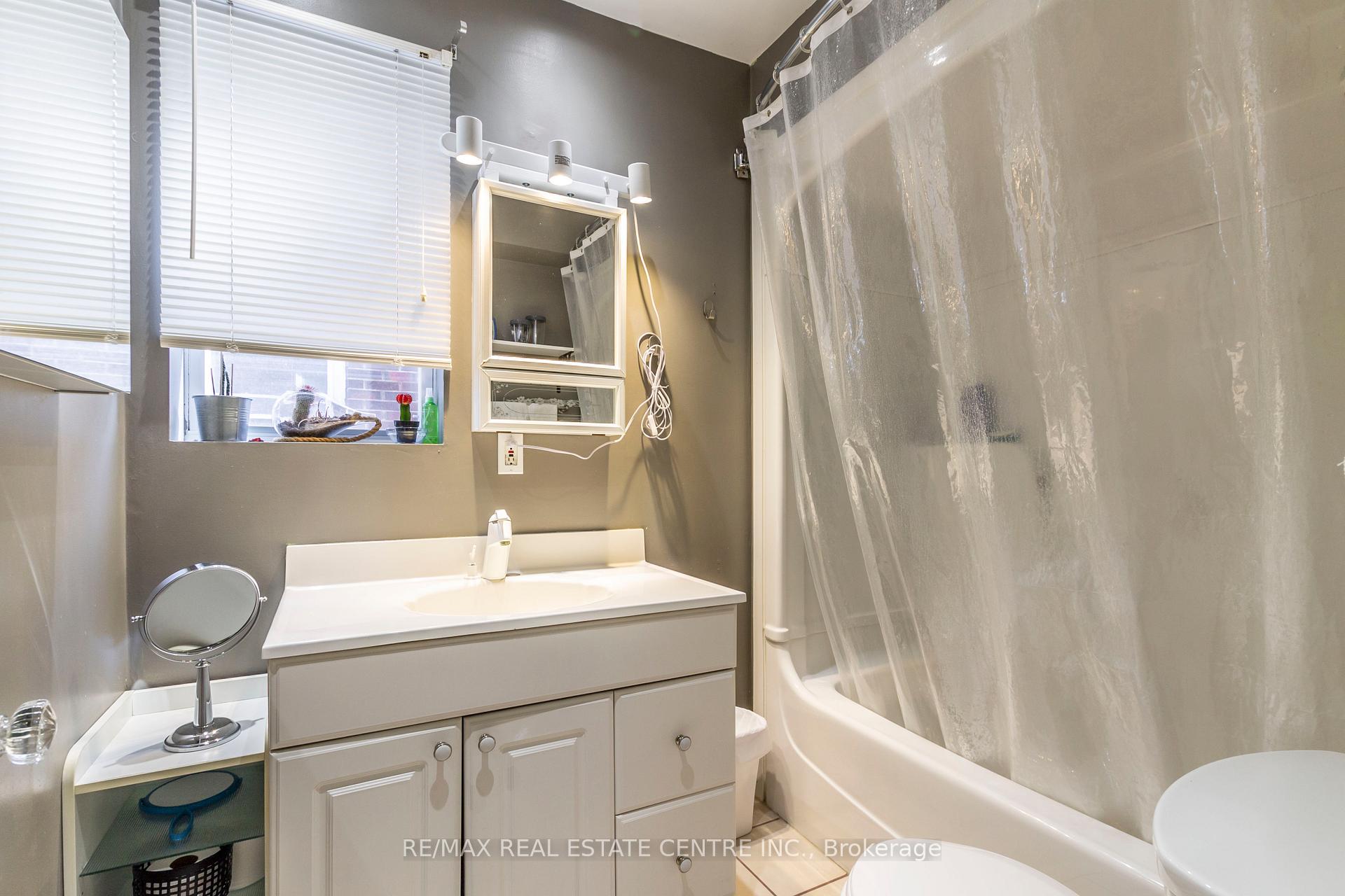 Photo 15 of 139 Barclay Street, Hamilton, Westdale — HOMEH