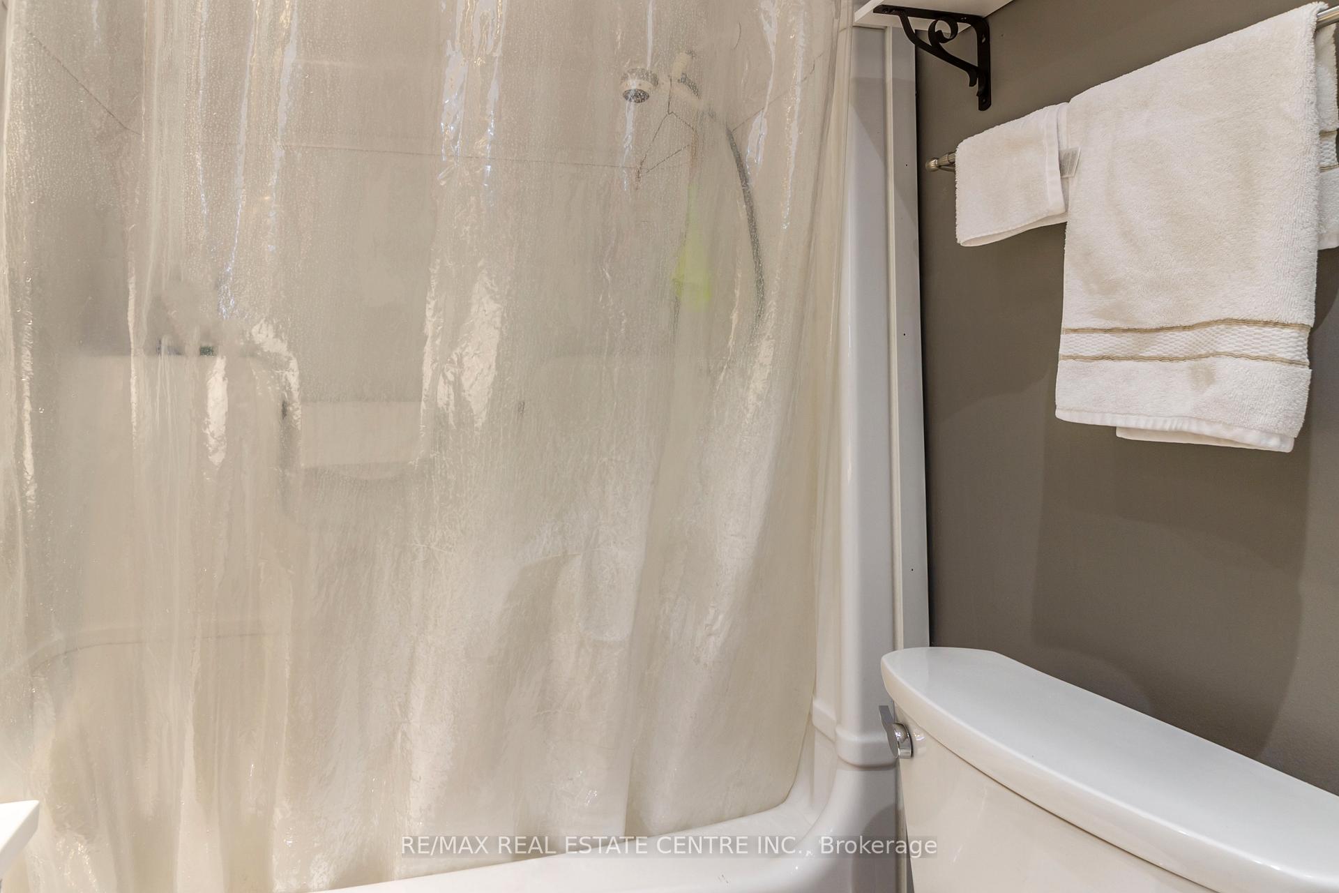 Photo 4 of 139 Barclay Street, Hamilton, Westdale — HOMEH