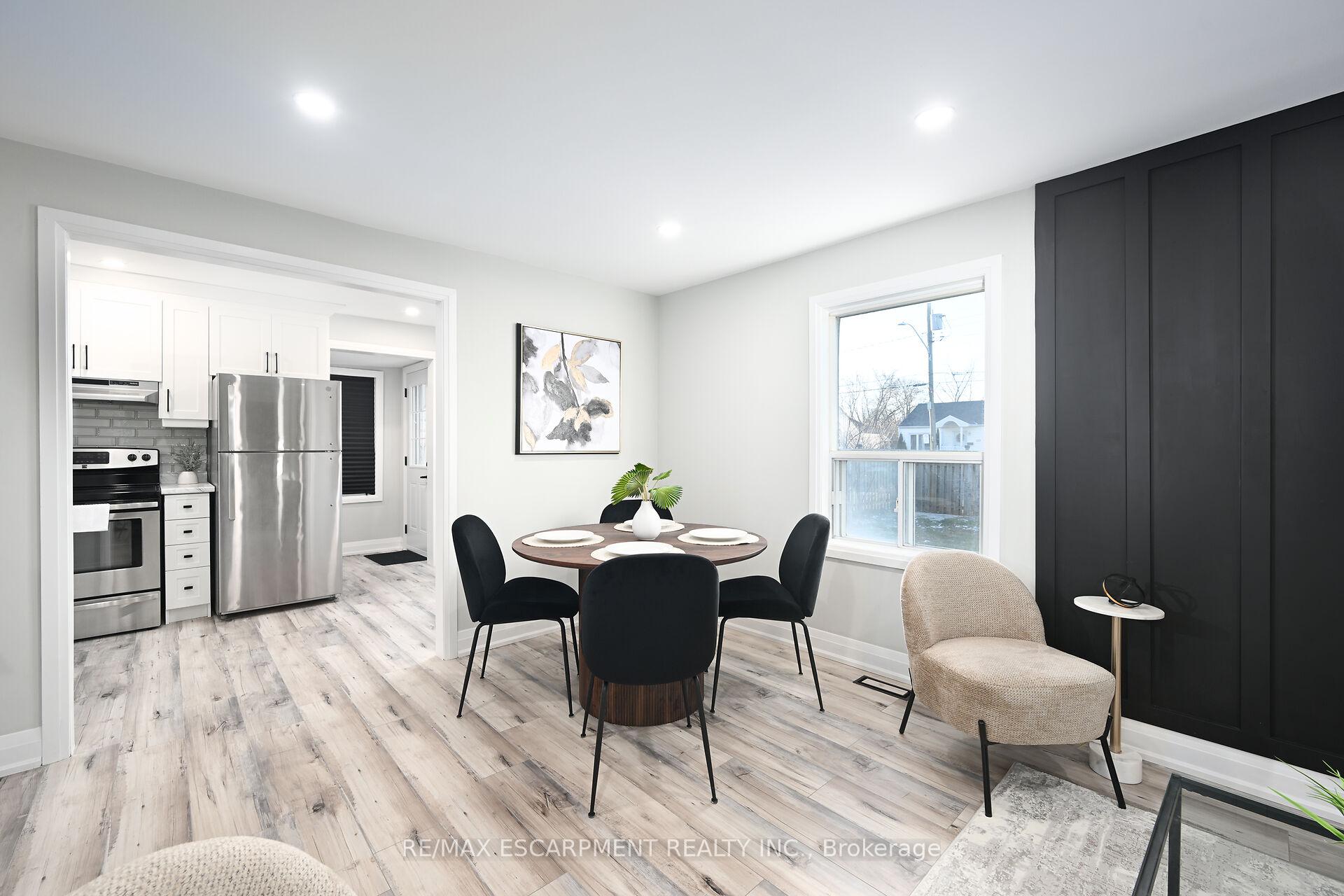 Photo 3 of 582 Roxborough Avenue, Hamilton, Normanhurst — HOMEH