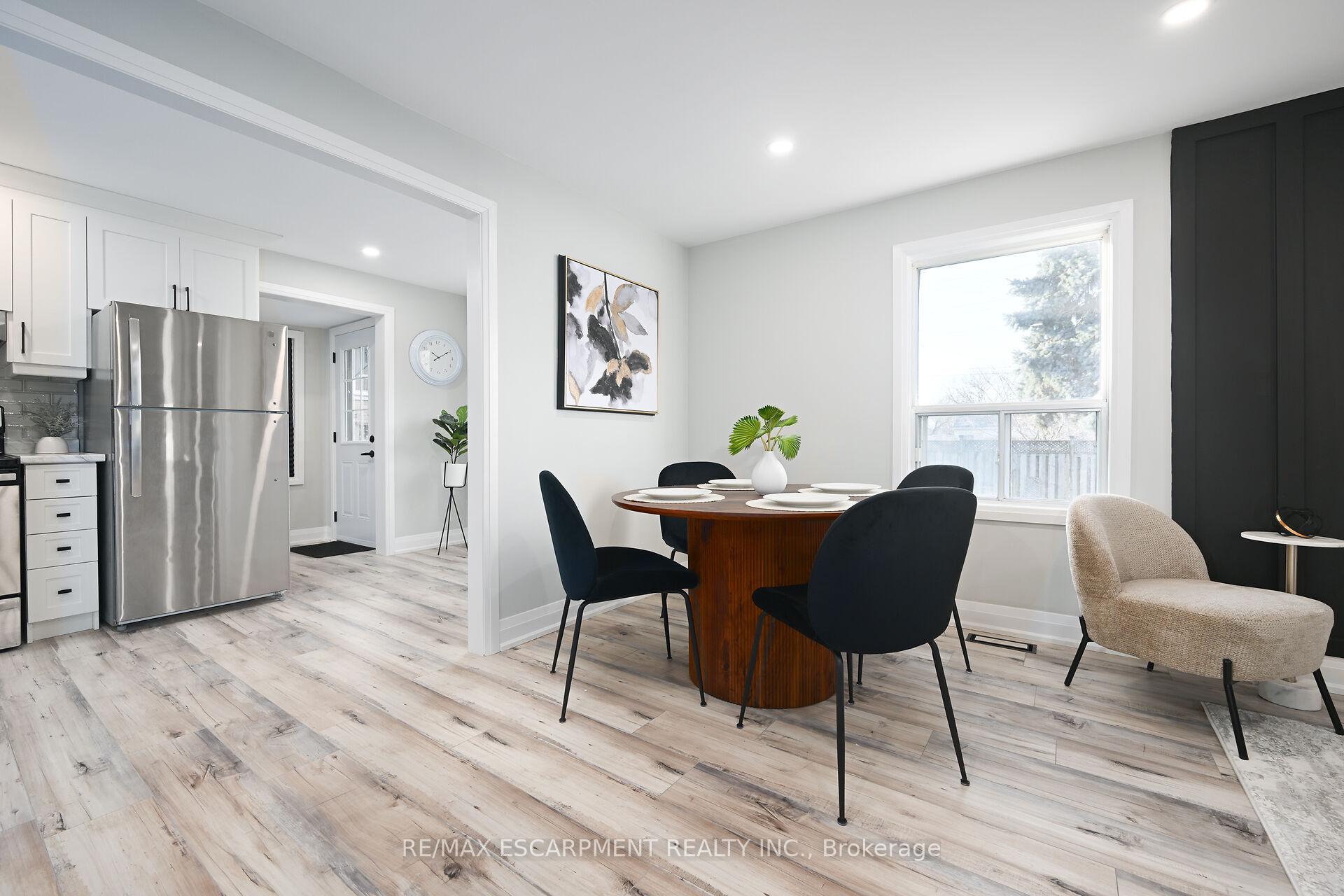 Photo 8 of 582 Roxborough Avenue, Hamilton, Normanhurst — HOMEH