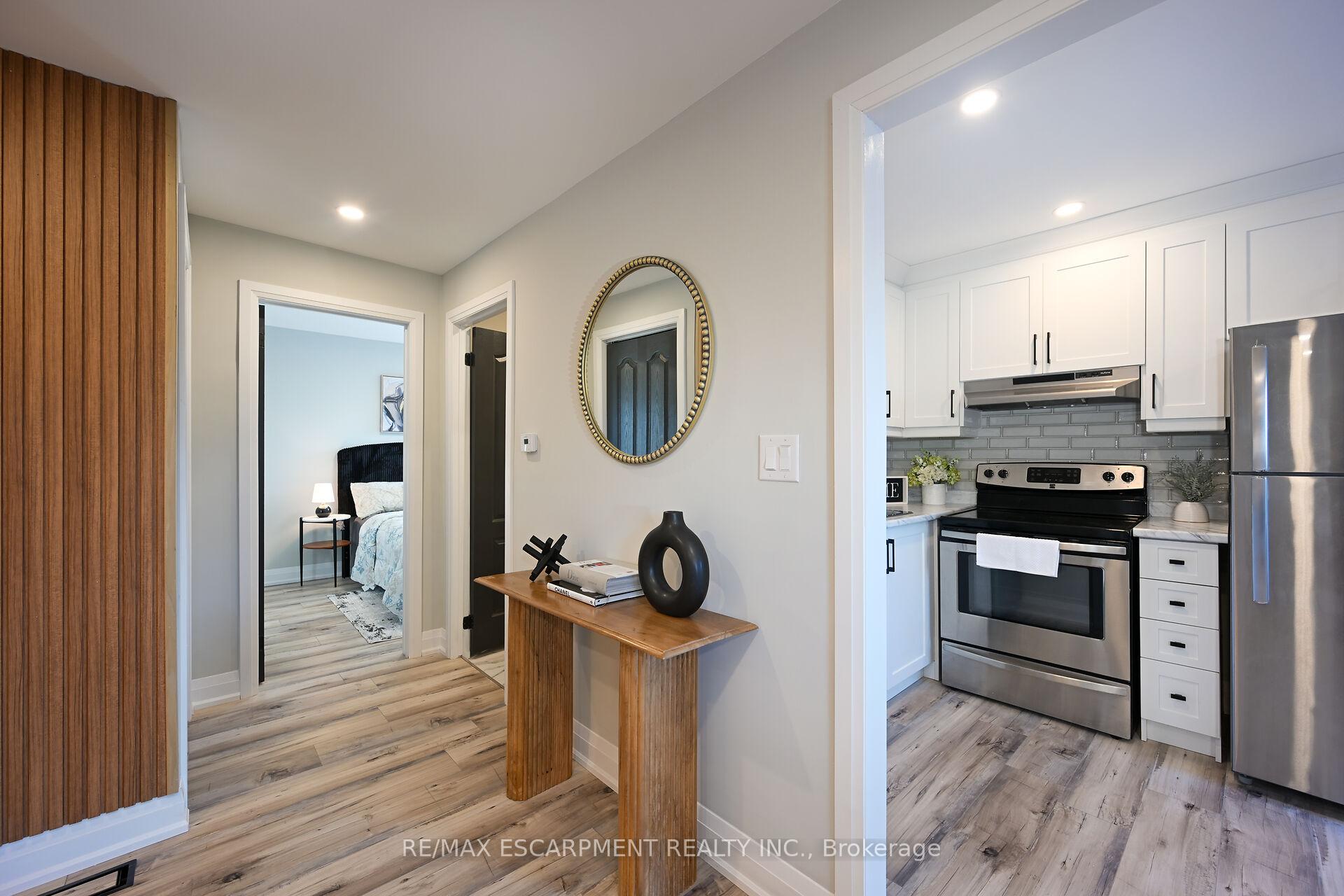 Photo 11 of 582 Roxborough Avenue, Hamilton, Normanhurst — HOMEH