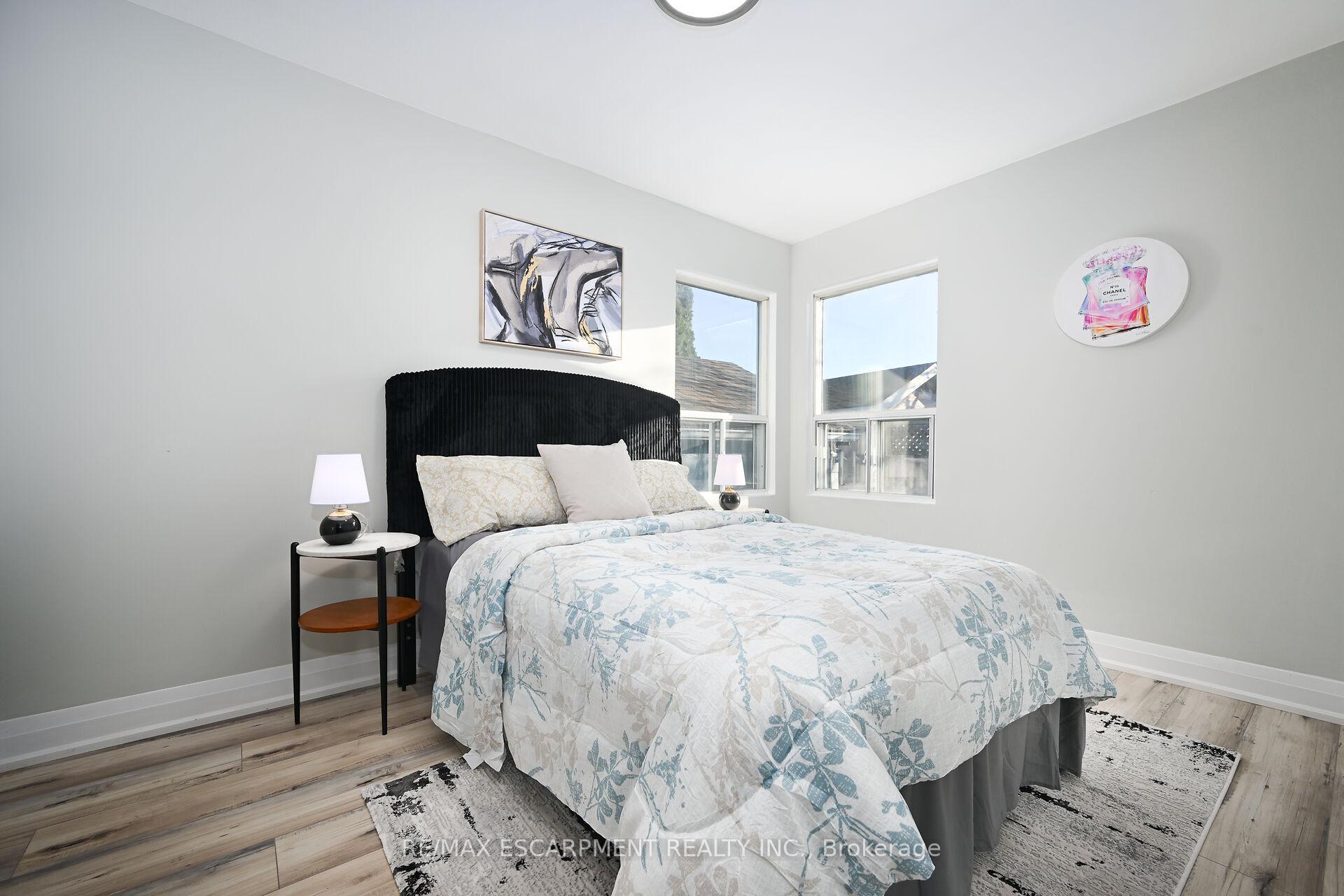 Photo 17 of 582 Roxborough Avenue, Hamilton, Normanhurst — HOMEH