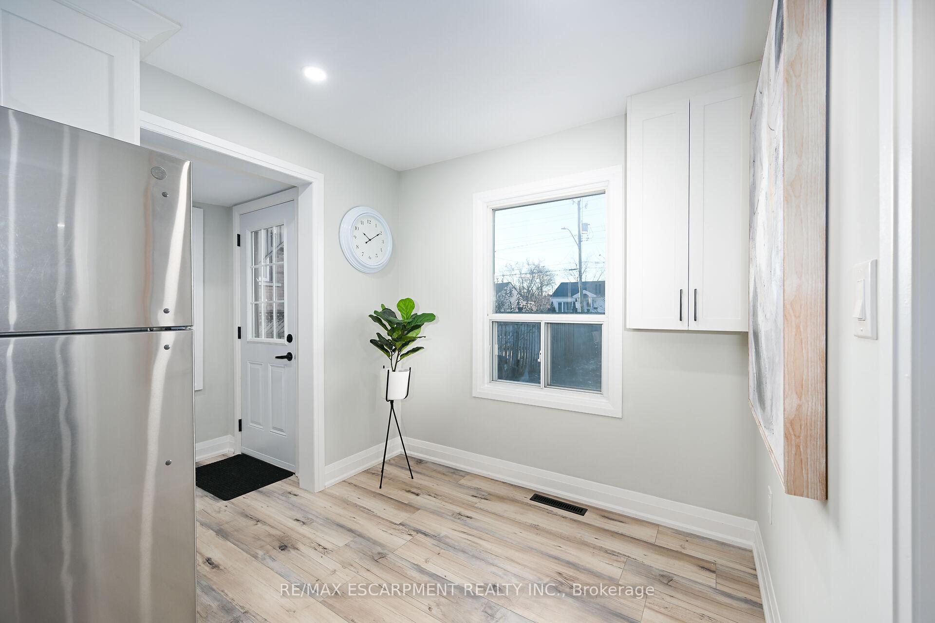 Photo 18 of 582 Roxborough Avenue, Hamilton, Normanhurst — HOMEH