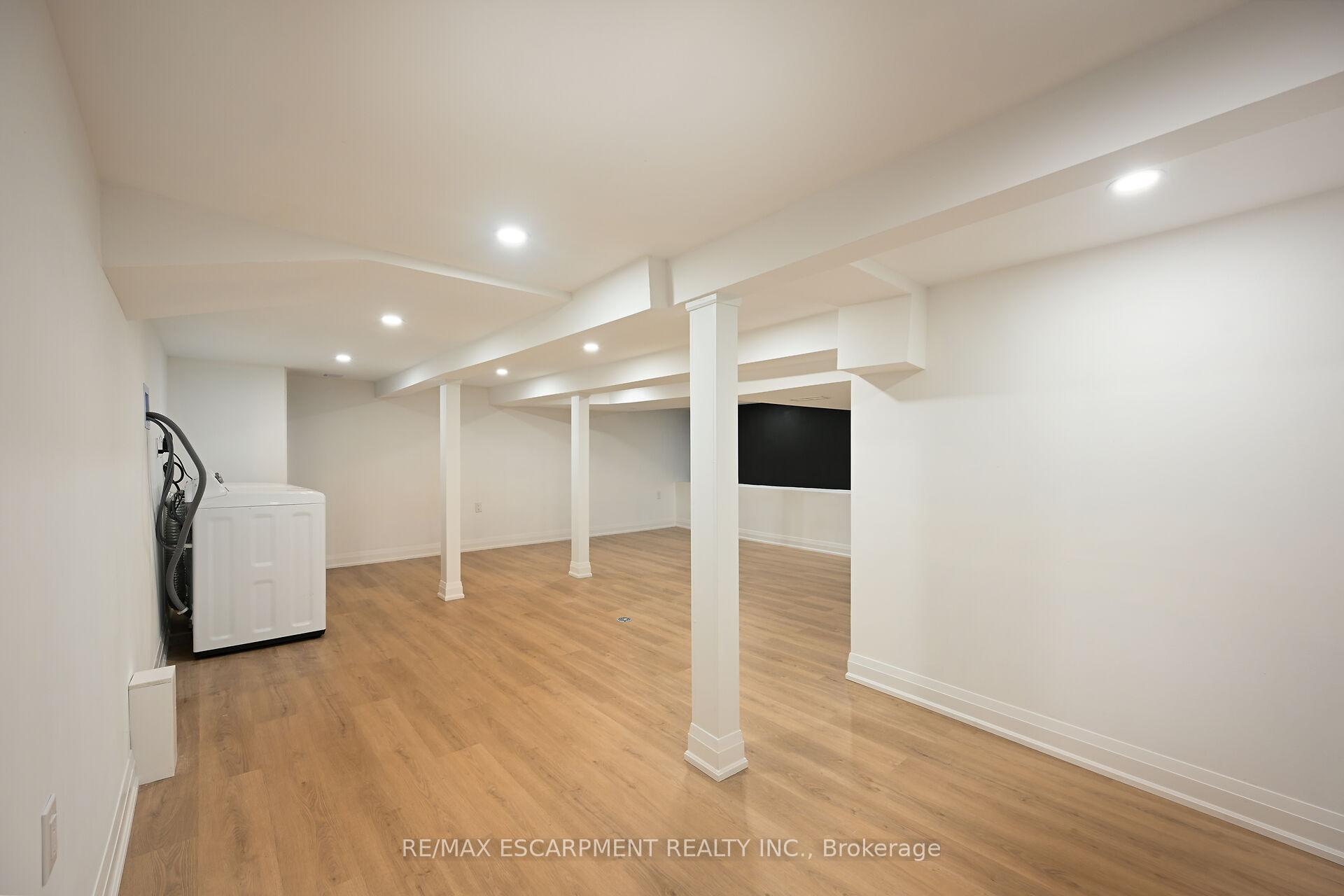 Photo 15 of 582 Roxborough Avenue, Hamilton, Normanhurst — HOMEH