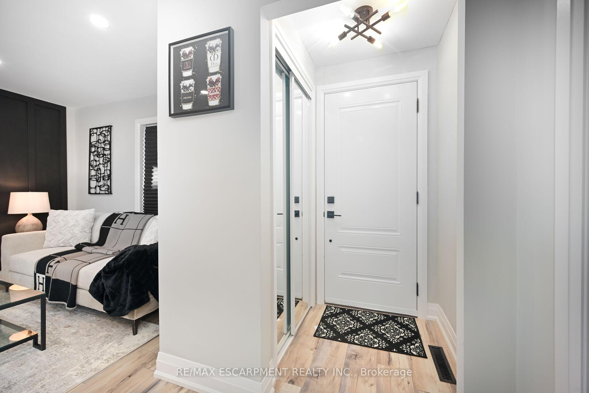 Photo 14 of 582 Roxborough Avenue, Hamilton, Normanhurst — HOMEH