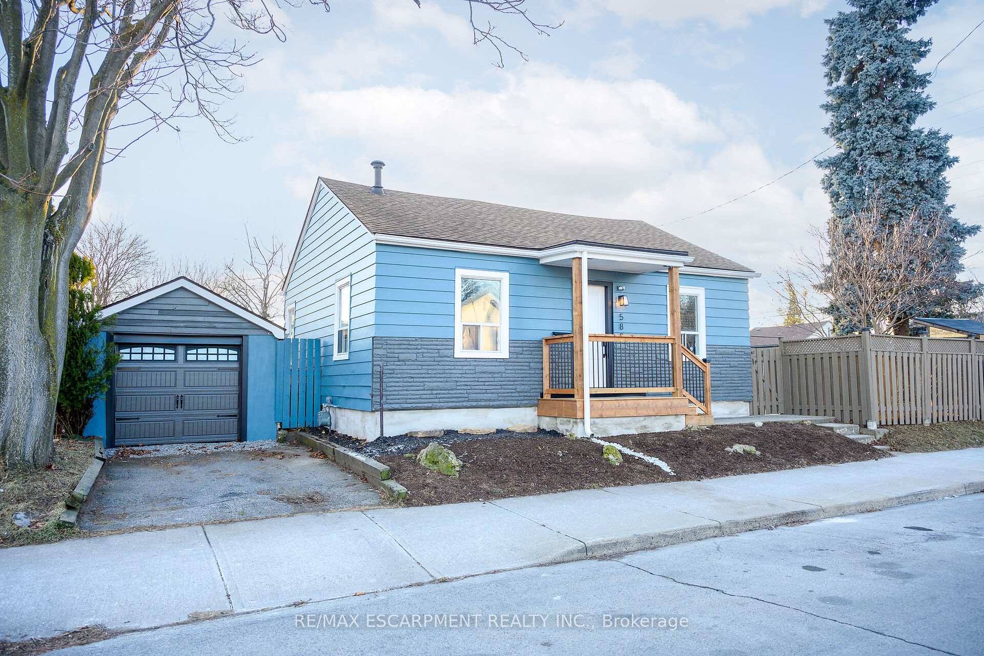 Photo 32 of 582 Roxborough Avenue, Hamilton, Normanhurst — HOMEH