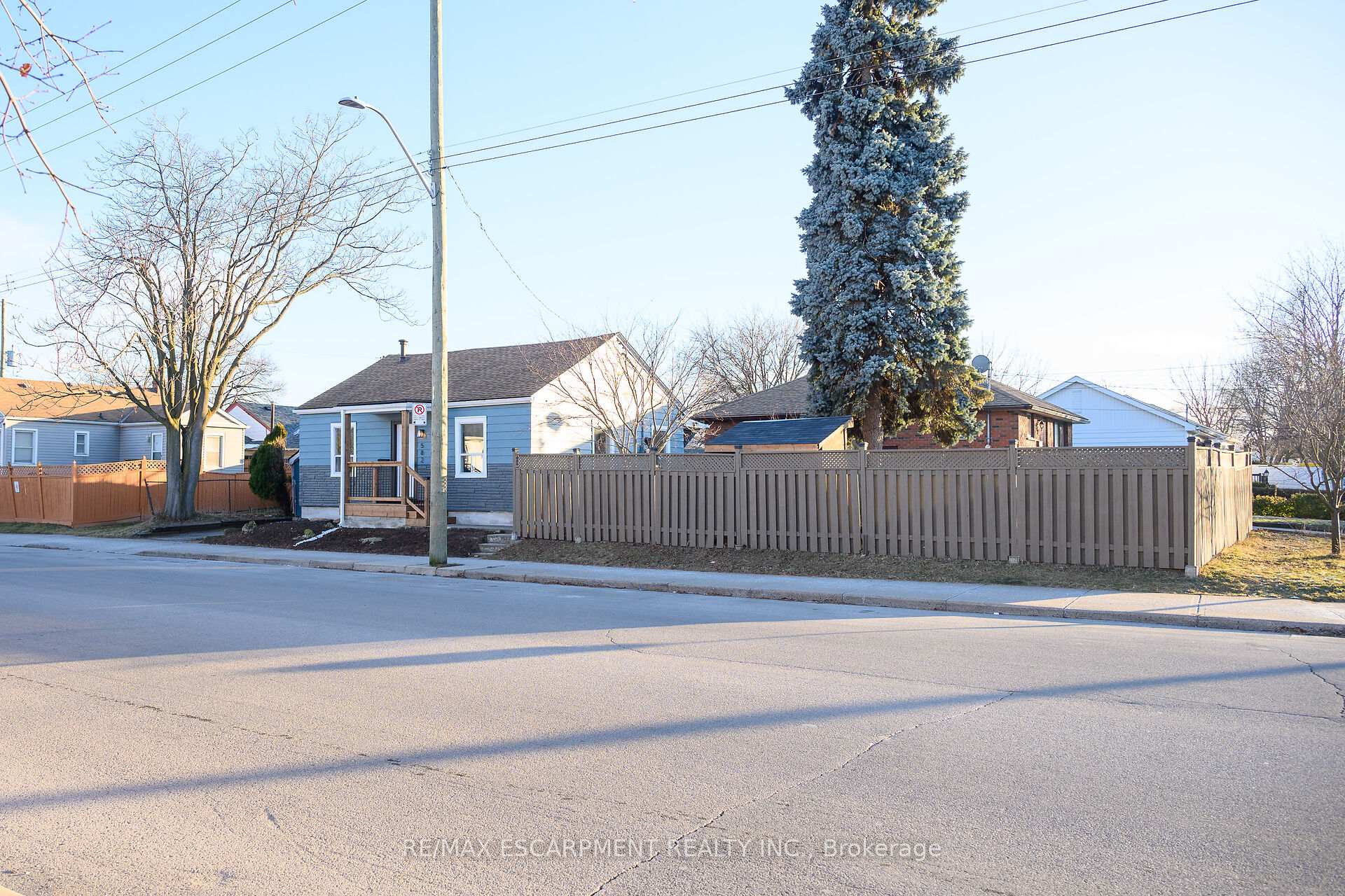 Photo 35 of 582 Roxborough Avenue, Hamilton, Normanhurst — HOMEH